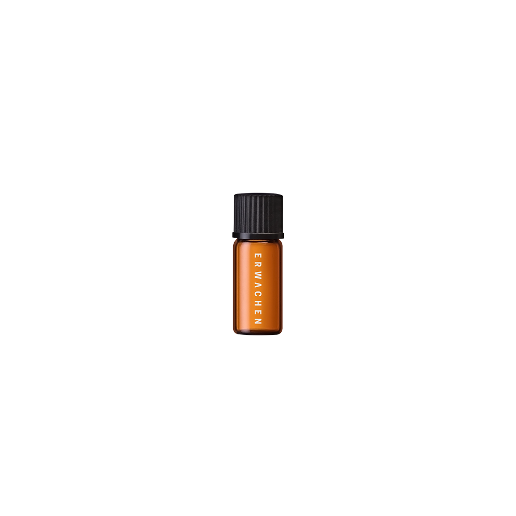 皇室花園純菁 2ml 單瓶實拍，黑色螺紋瓶蓋與琥珀色瓶身