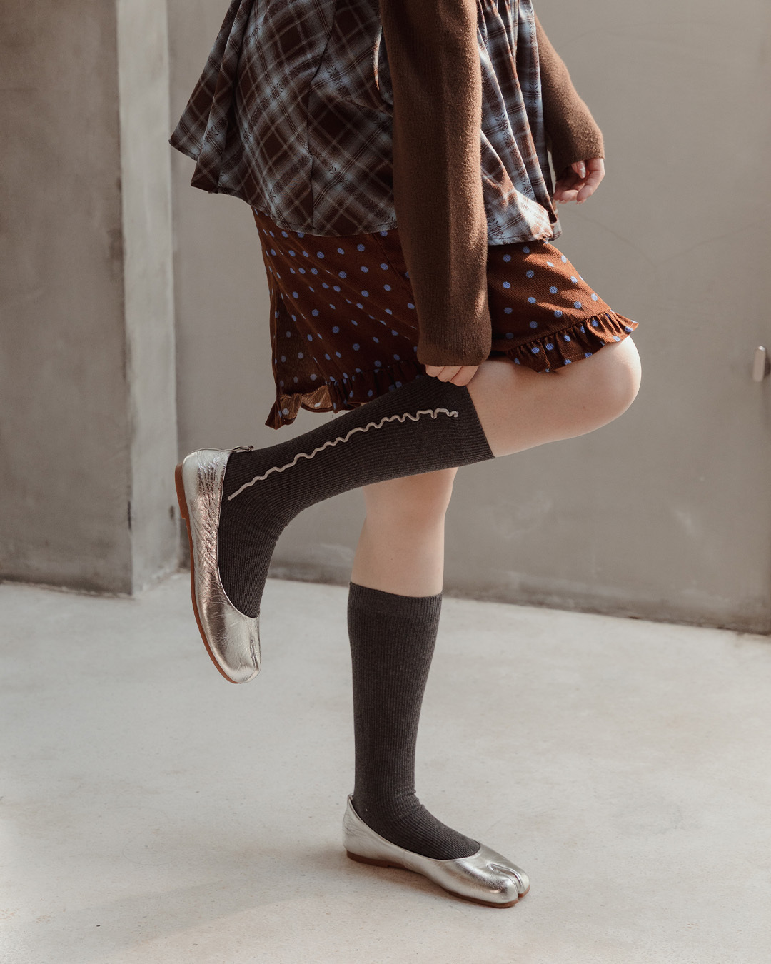 Three-dimensional color matching ruffled trim design stockings, available in three colors【07110633】in stock+pre-order