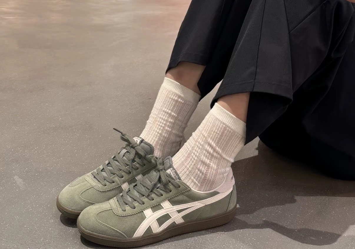 [Pre-order] Onitsuka Tiger Tokuten Suede Gum Sole Low-Top Sneakers / Moss Green 1183C431-301
