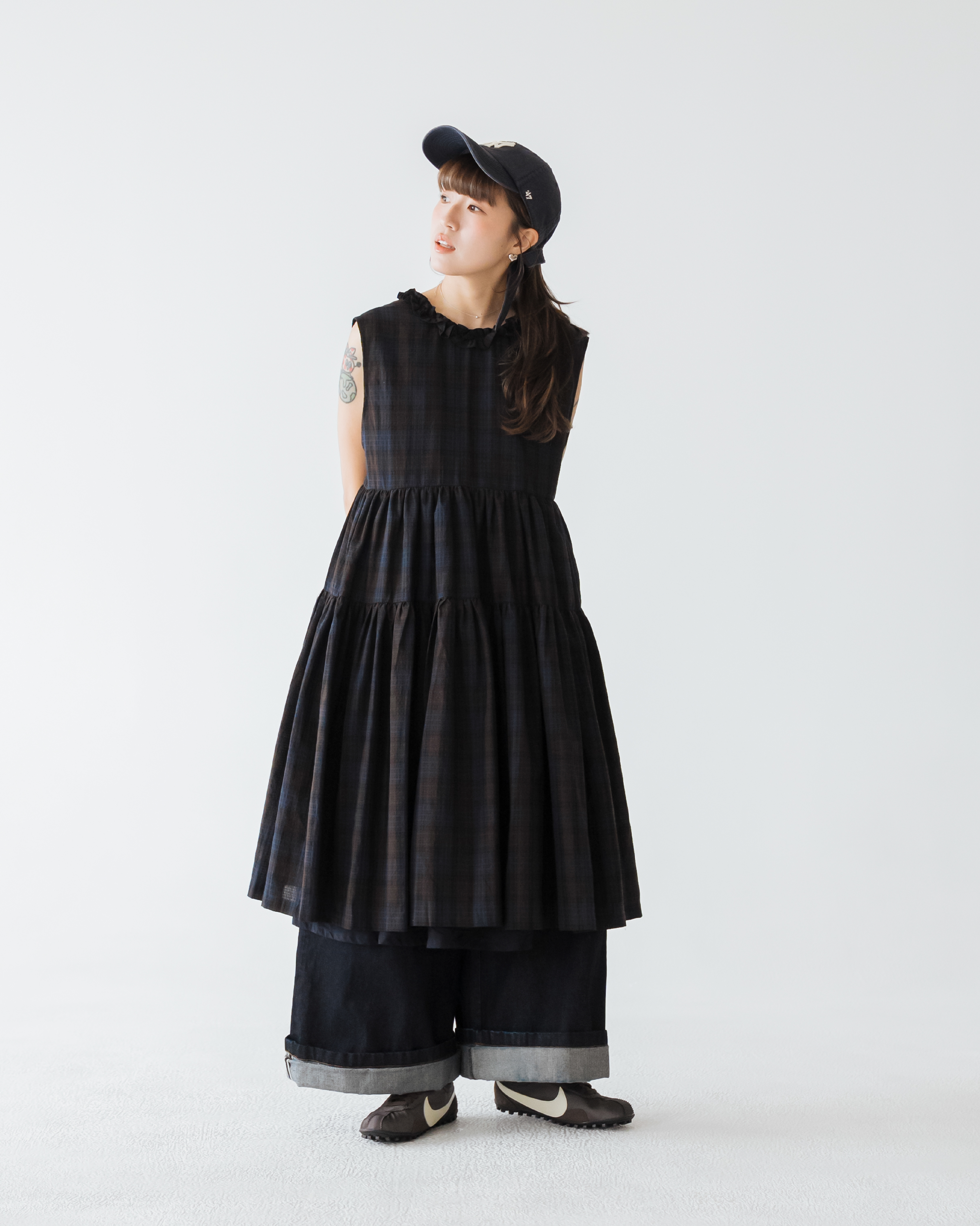 【 Kiki.co made 】Two-Way Ruffle Neck Midi Dress - Navy & Brown Check 預覽