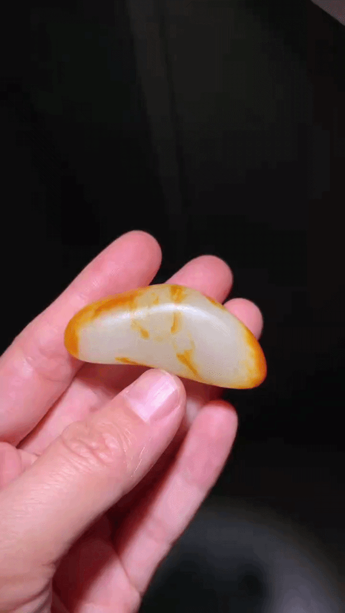 103741 和田玉原籽亮麗金皮白肉原石