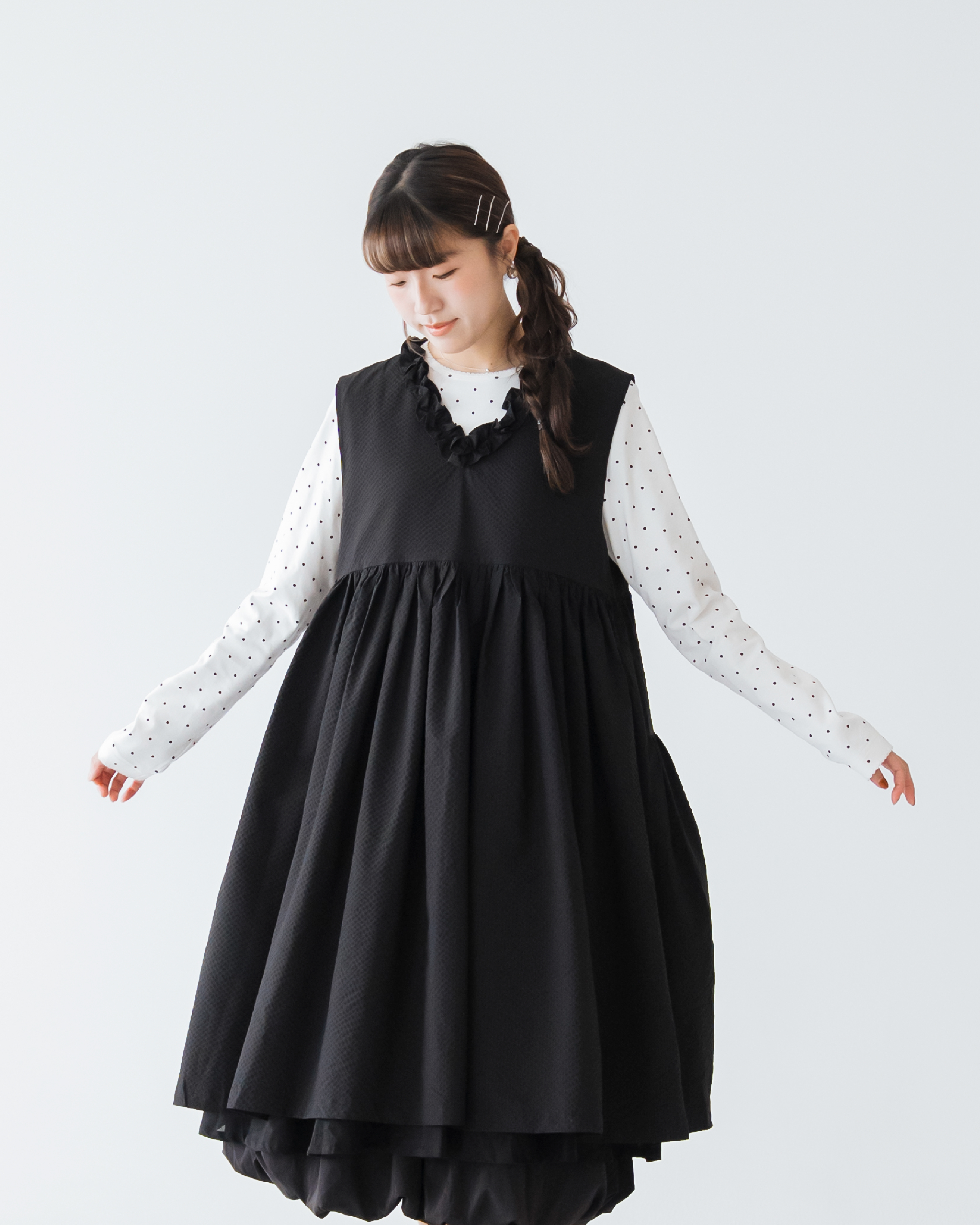 【 Kiki.co made 】Two-Way Ruffle Neck Midi Dress - Black 預覽