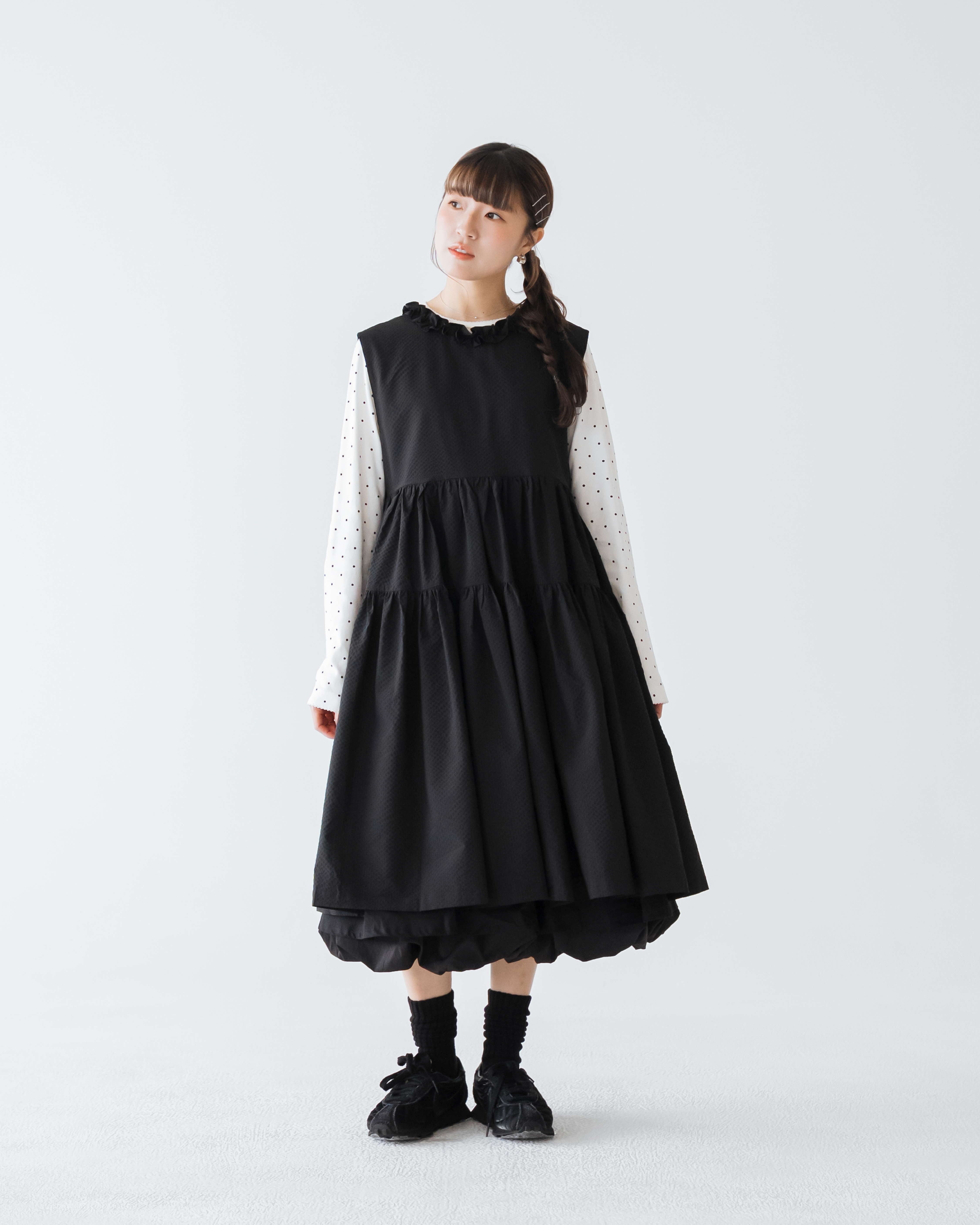【 Kiki.co made 】Two-Way Ruffle Neck Midi Dress - Black 預覽