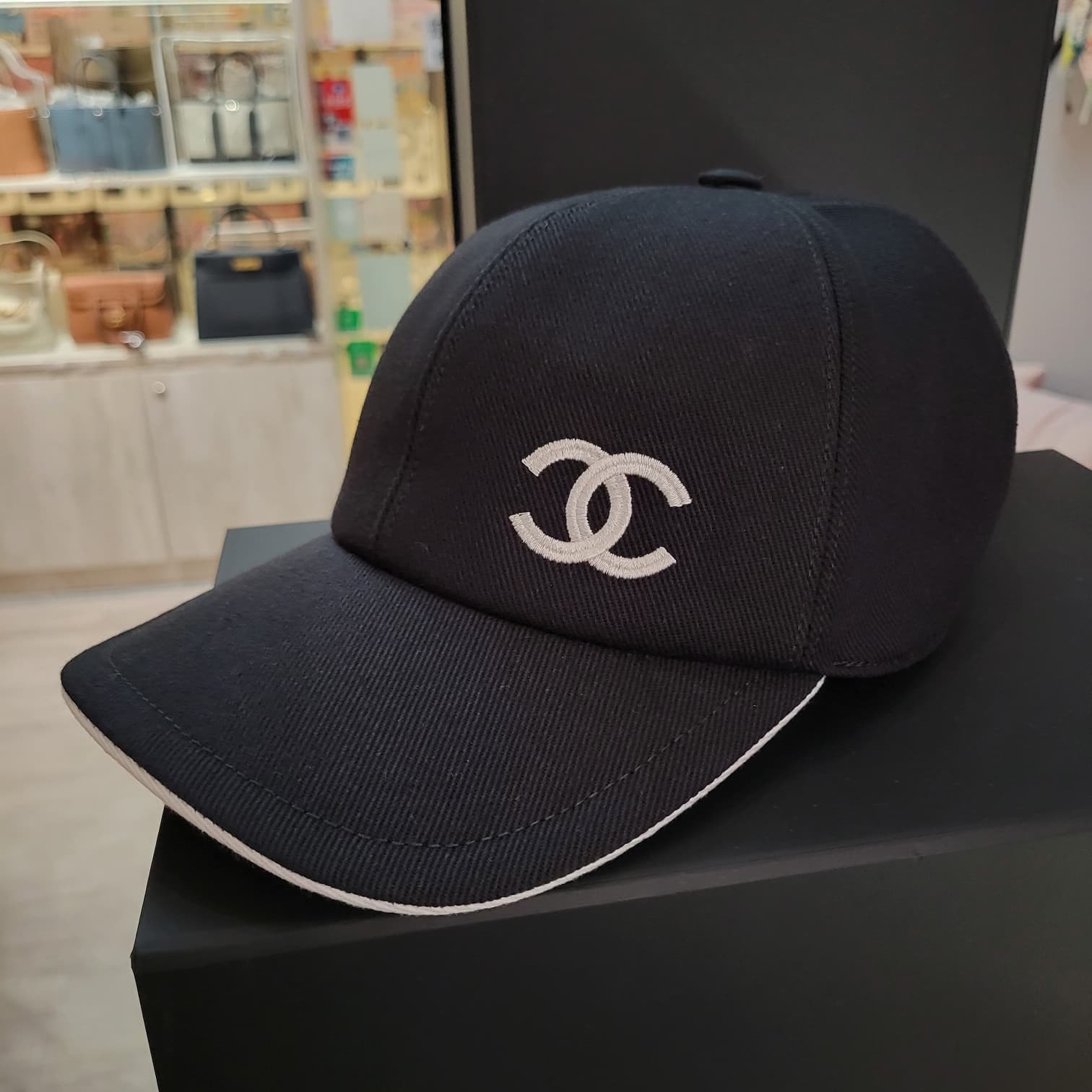 CHANEL AAA583 SPORTS LINE CC LOGO CAP BLACK/WHITE