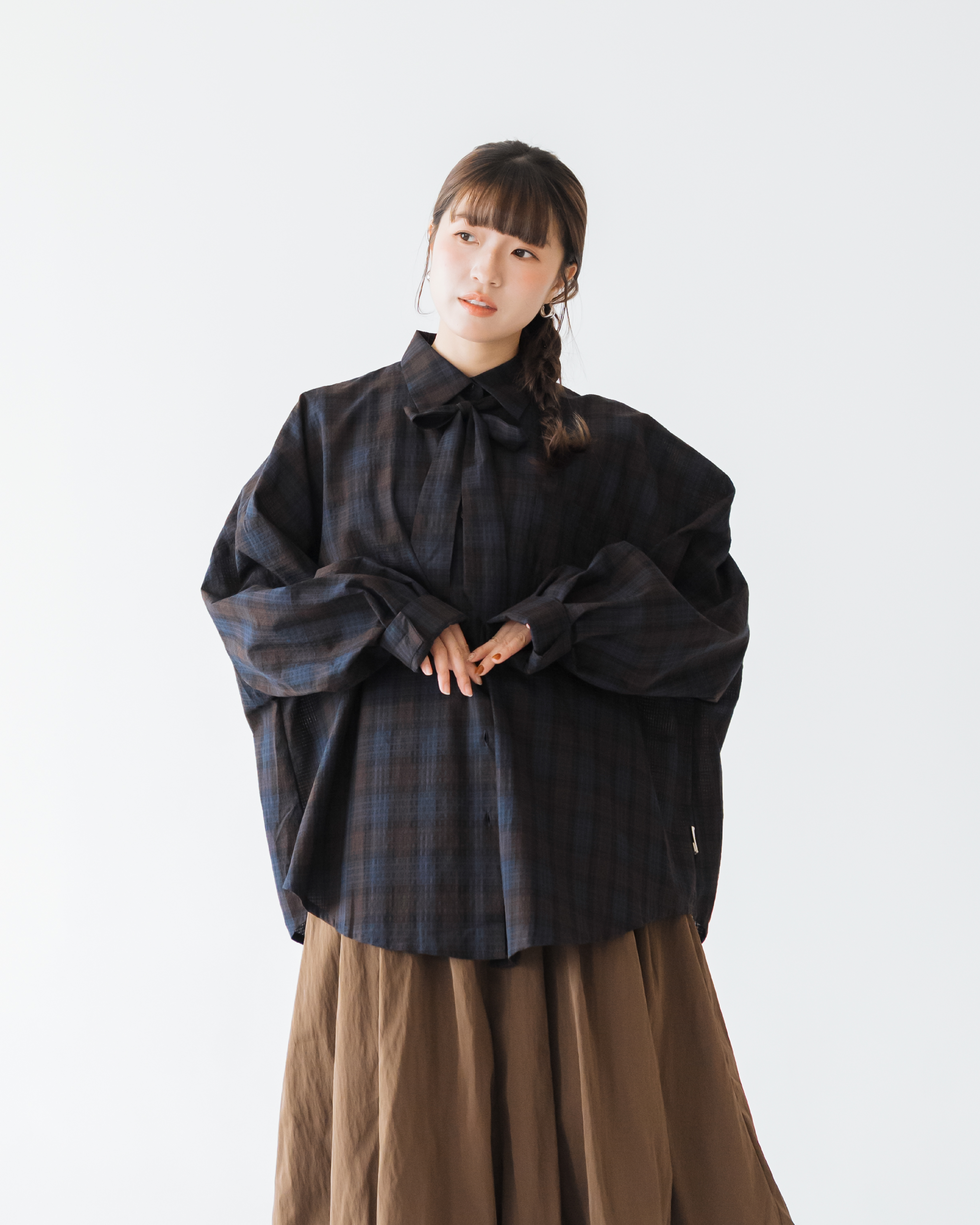 【 Kiki.co made 】Unisex Detachable Bow Shirt - Navy & Brown Check 預覽
