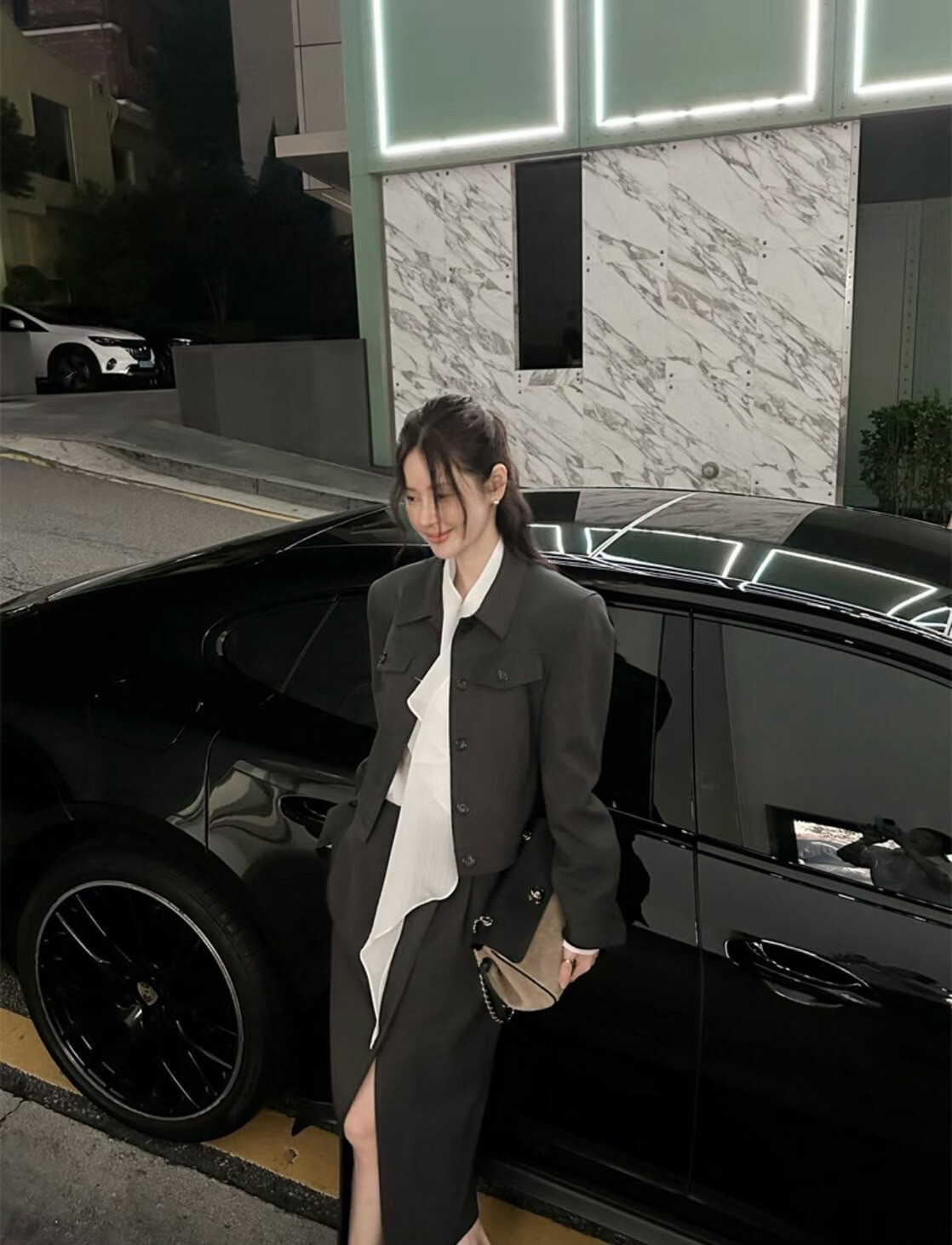 優雅女子飄逸感繞脖領巾造型上衣 / 2色