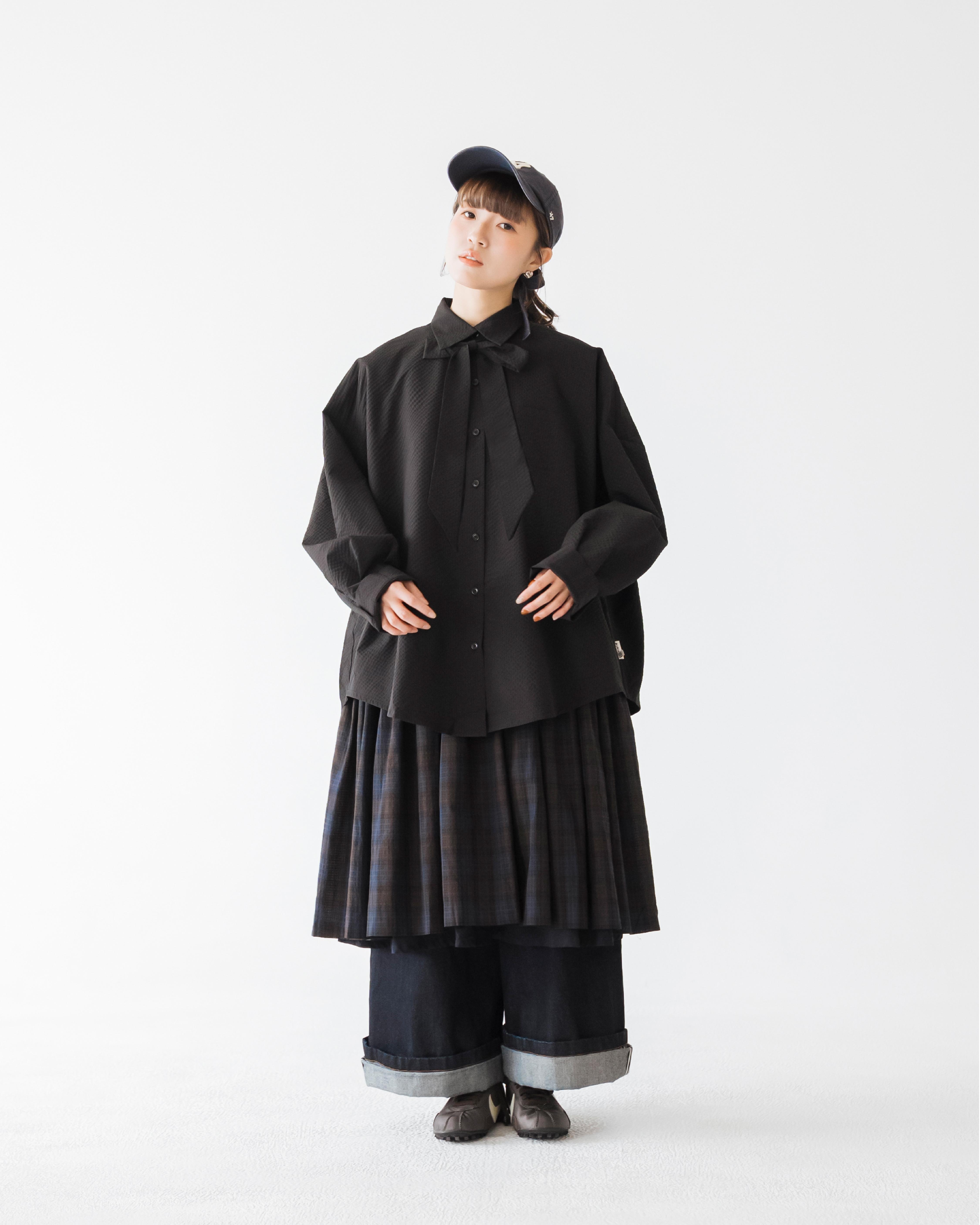 【 Kiki.co made 】Unisex Detachable Bow Shirt -  Black 預覽