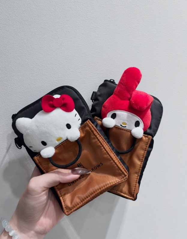 【Luxury】Sanrio HELLO KITTY X UNITED ARROWS MY MELODY 聯名款吊飾 長腿KITTY 美樂蒂三麗鷗 角色吊飾 鑰匙扣 UNITED ARROWS聯名 零錢包 卡包 小提袋 手拿袋 吐司包 鑰匙圈 包包掛件