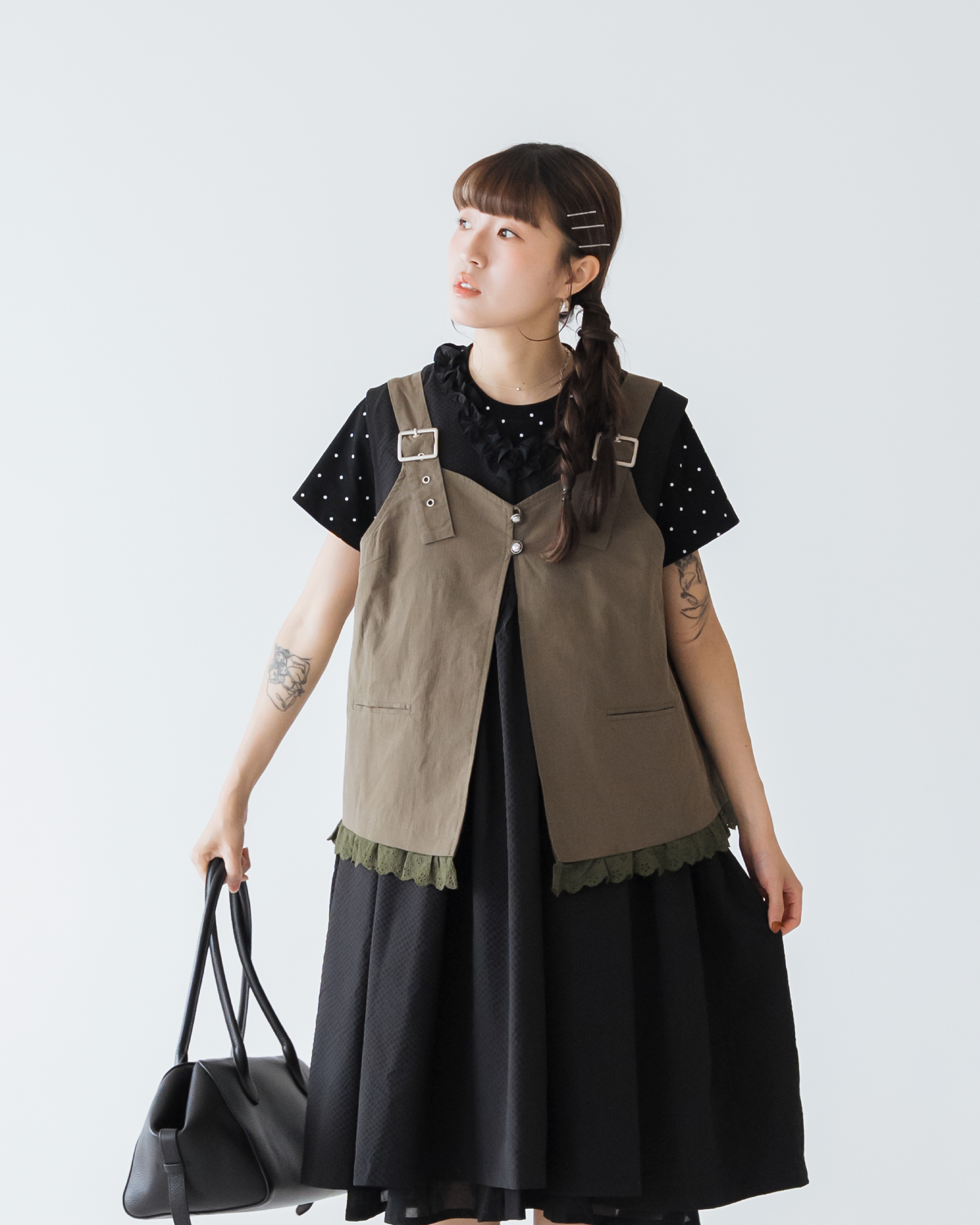 【 Kiki.co made 】Lace Trim Buckle Strap Vest - Army Green 預覽