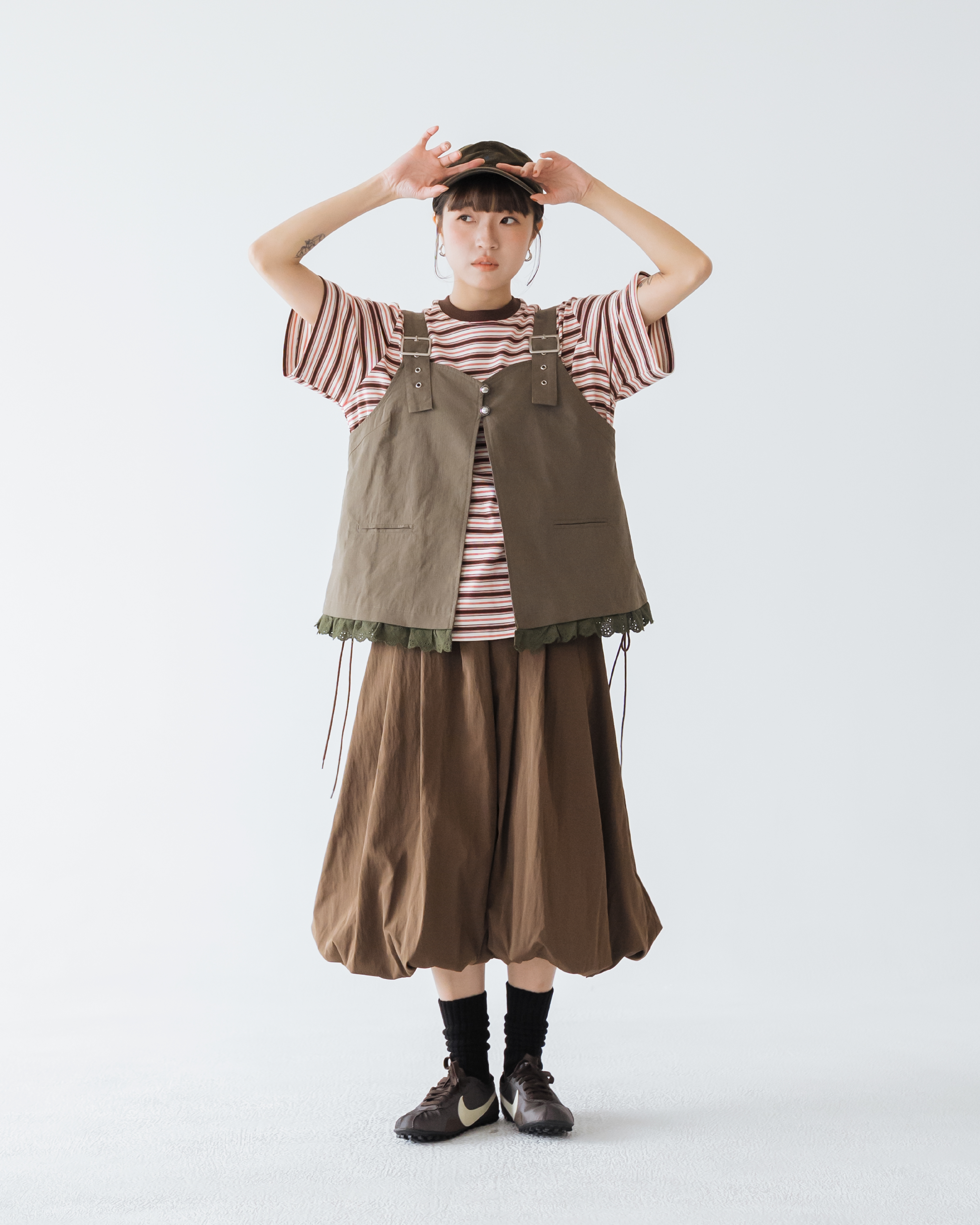 【 Kiki.co made 】Lace Trim Buckle Strap Vest - Army Green 預覽