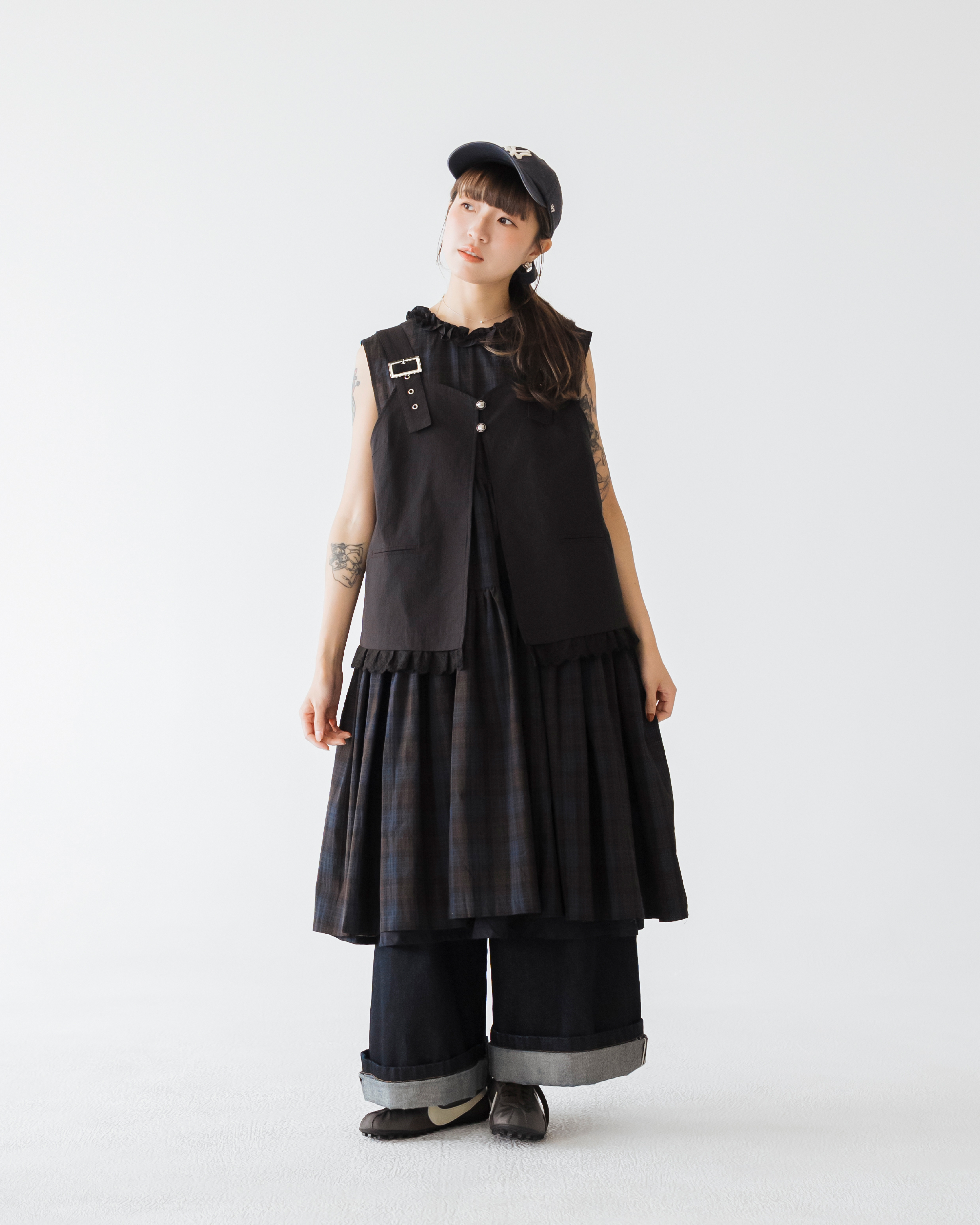 【 Kiki.co made 】Lace Trim Buckle Strap Vest - Black 預覽