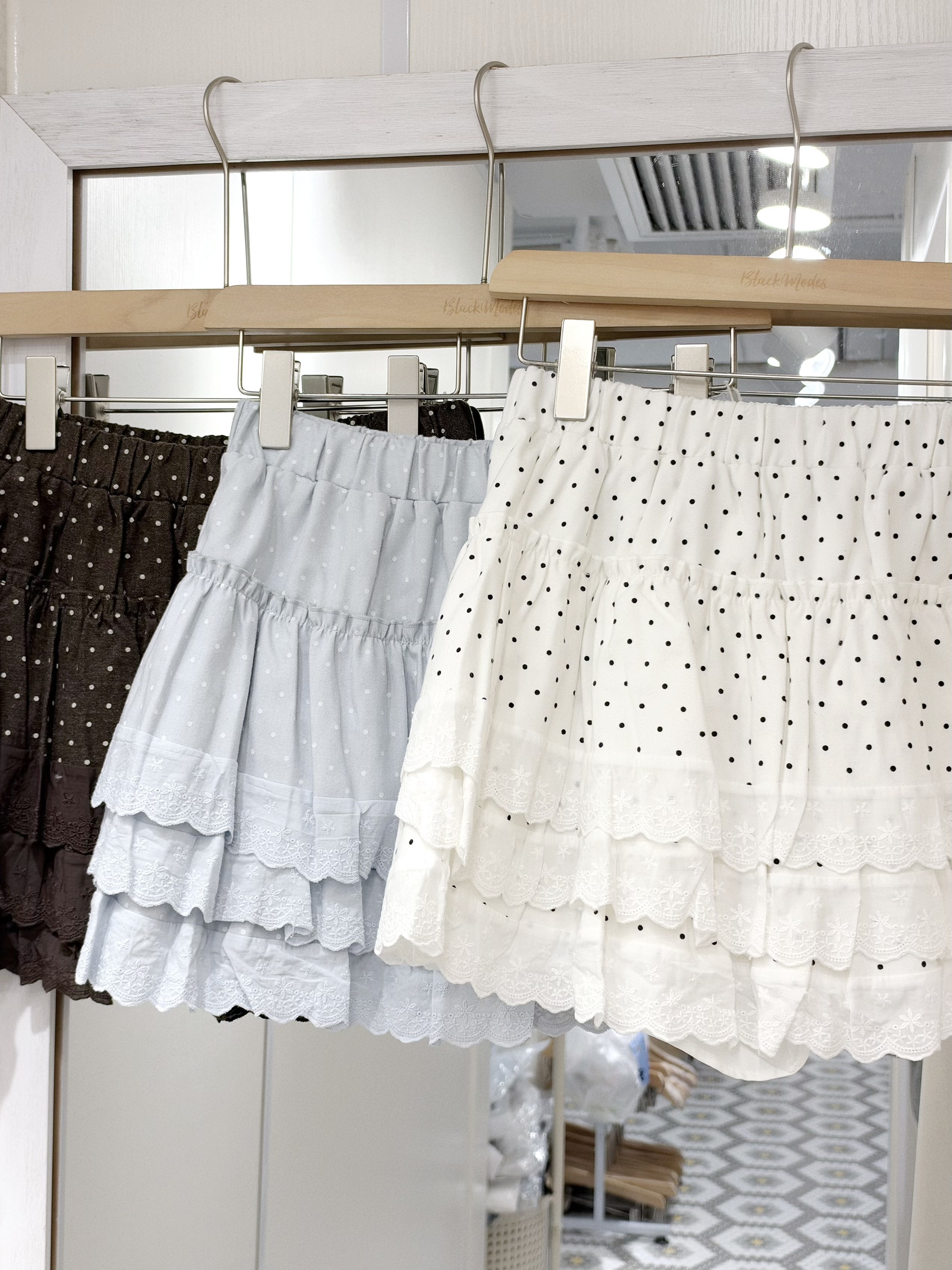 D0690｜小優美薄絨波點3瓣通花邊蛋糕短裙🫧🎐☕