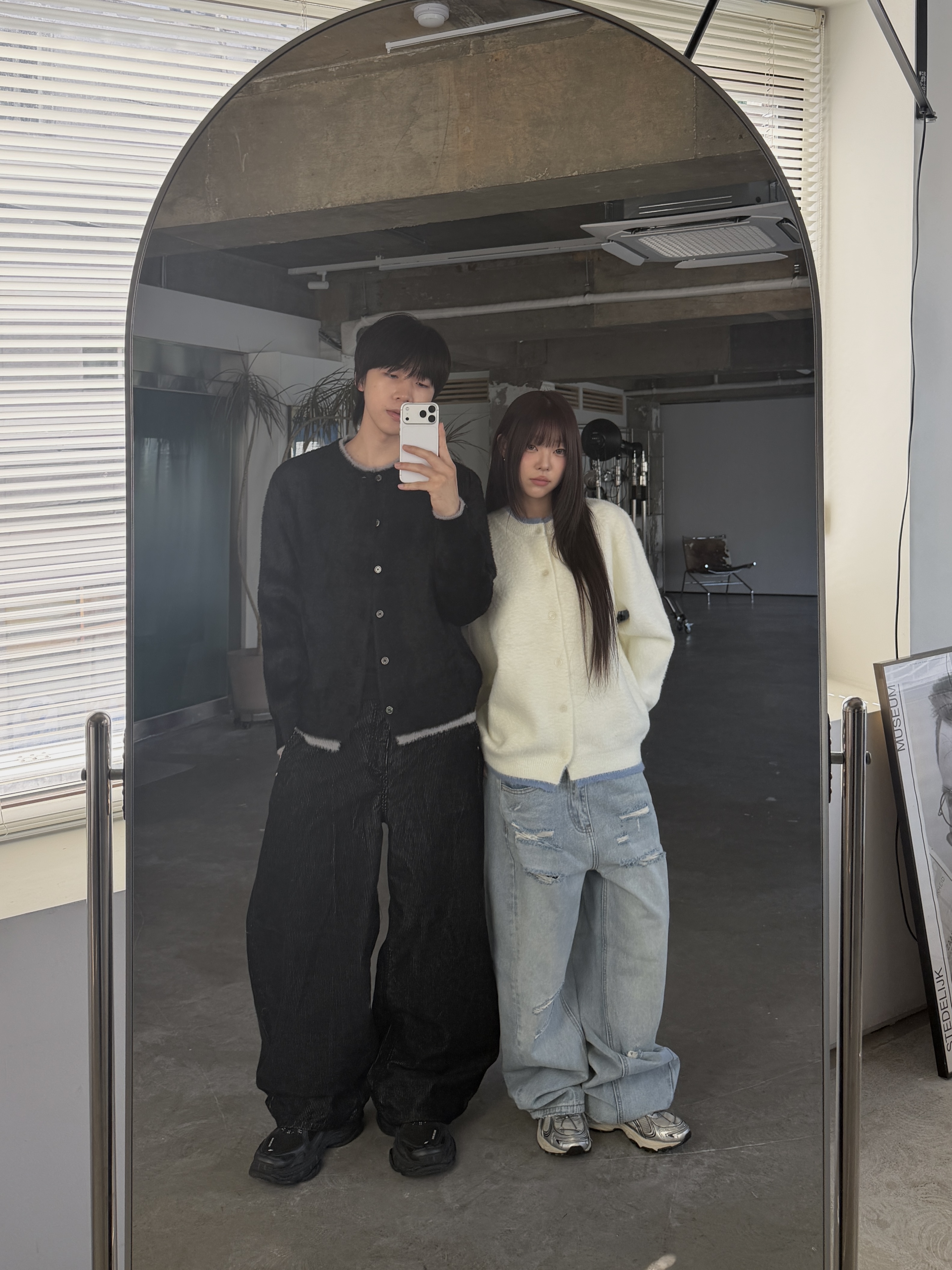 不規則 微刷破 寬鬆水洗藍色牛仔褲