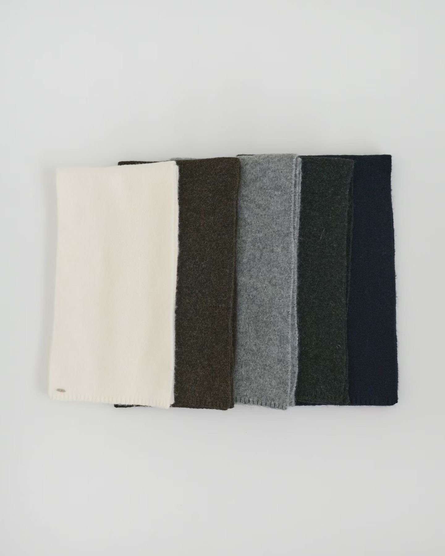 OU2618 Mello wool muffler