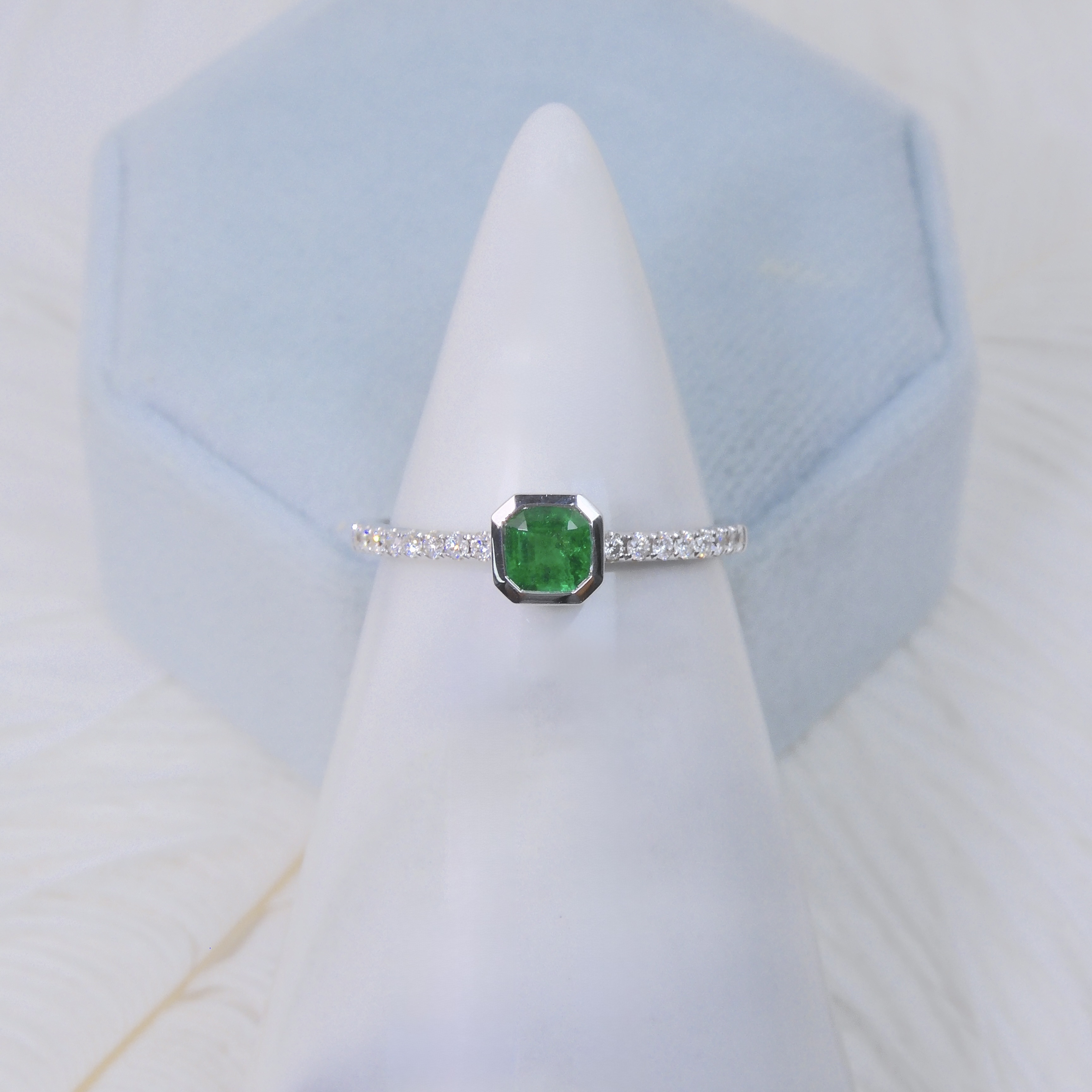 18K Gold 0.34ct Emerald Ring