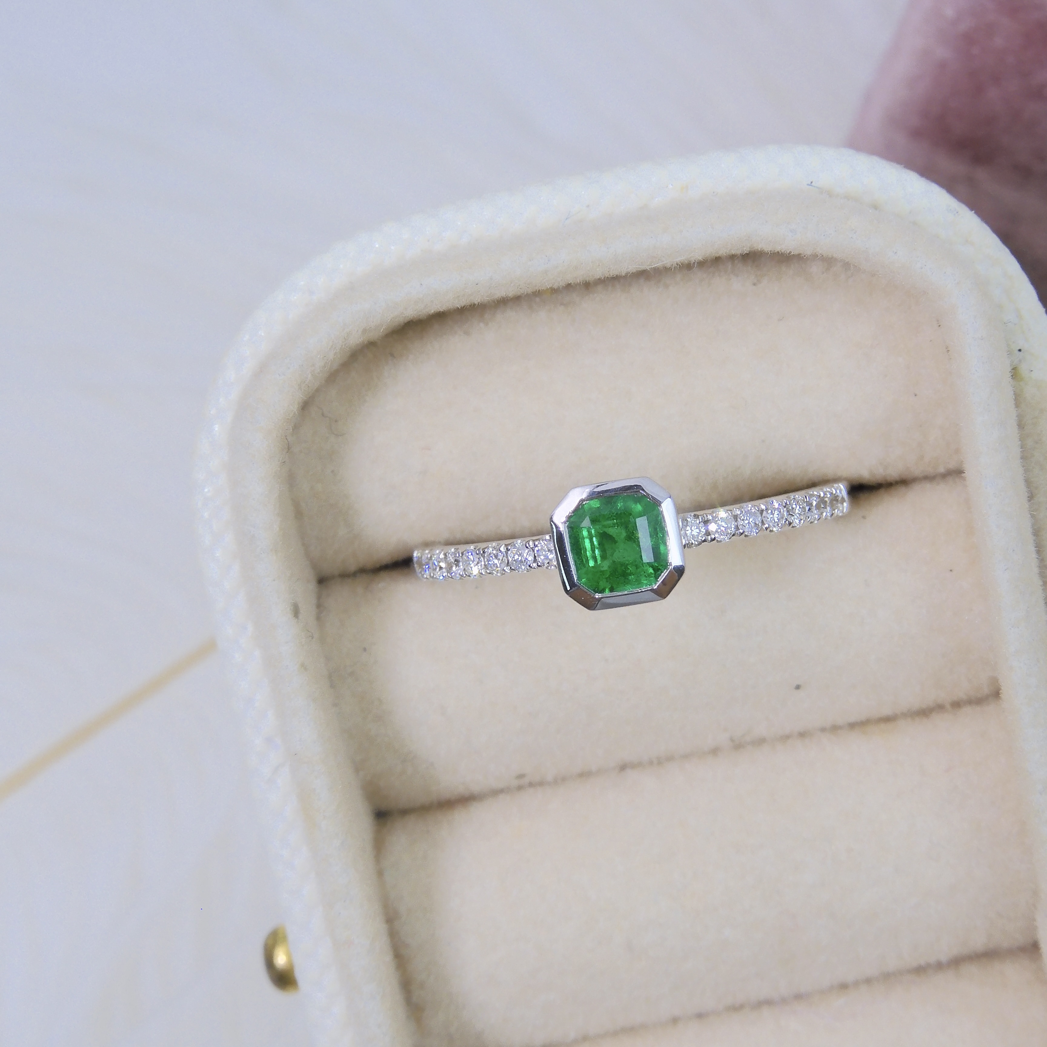18K Gold 0.34ct Emerald Ring