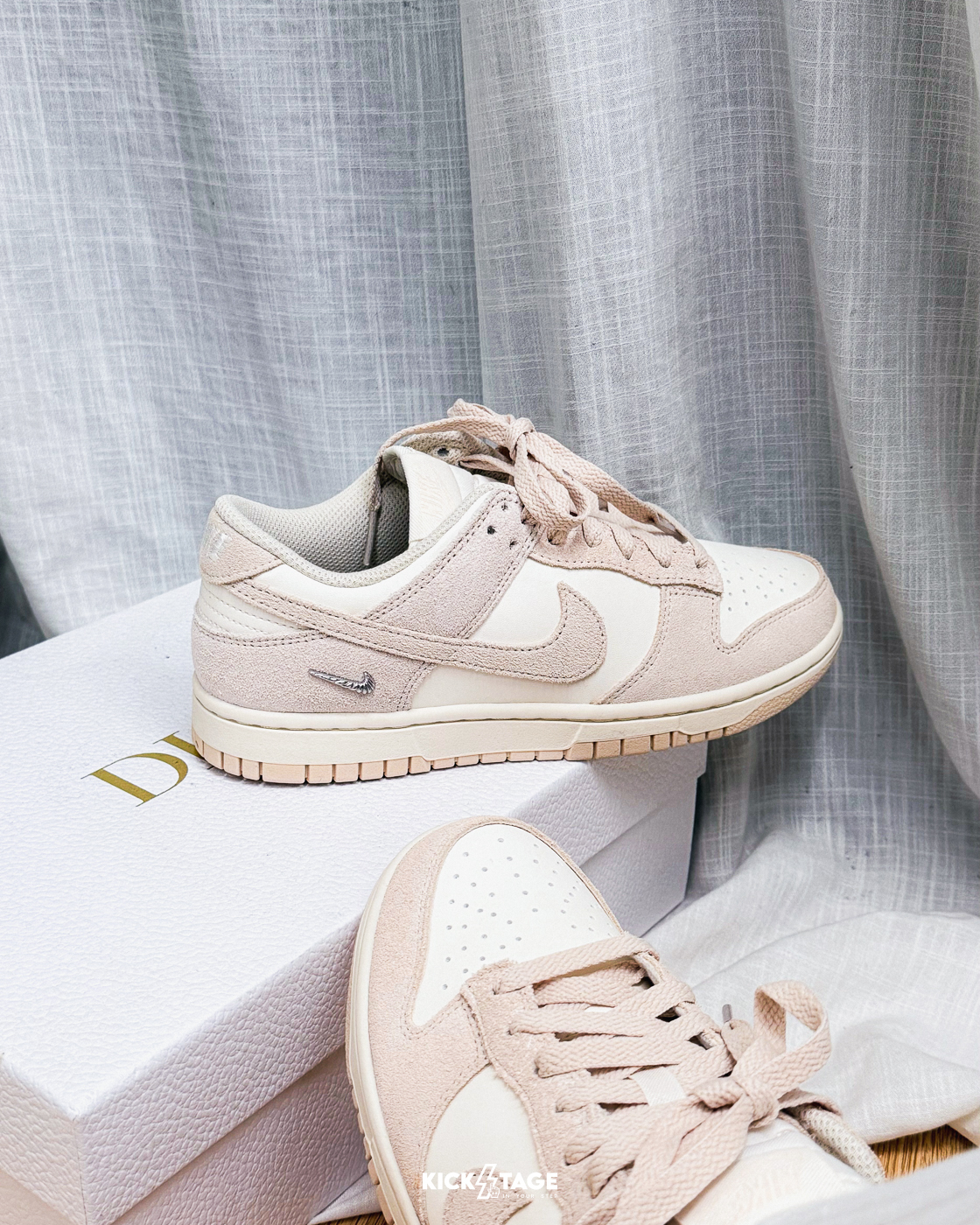 女鞋 NIKE W DUNK LOW 'Pearl White' 珍珠粉白 銀色小勾 麂皮 復古 運動 休閒鞋【IO4244-201】
