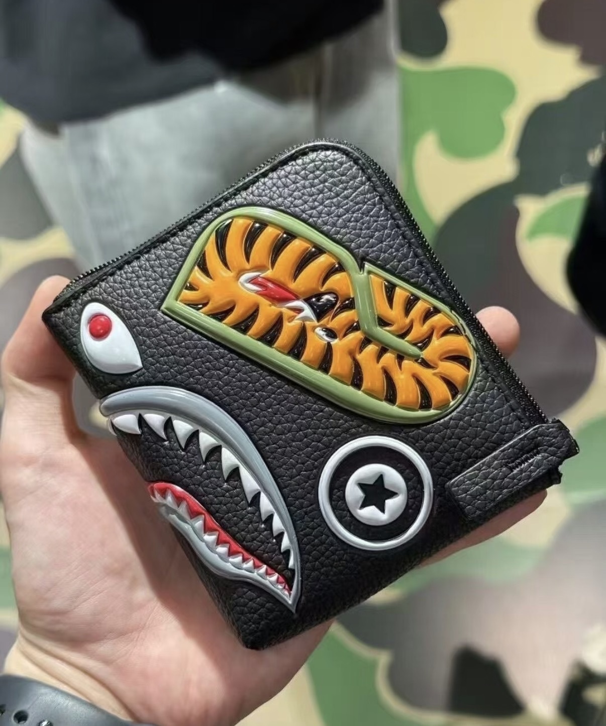 <買給男朋友!!>Bape SHARK LONG/MINI WALLET 猿人 鯊魚短夾