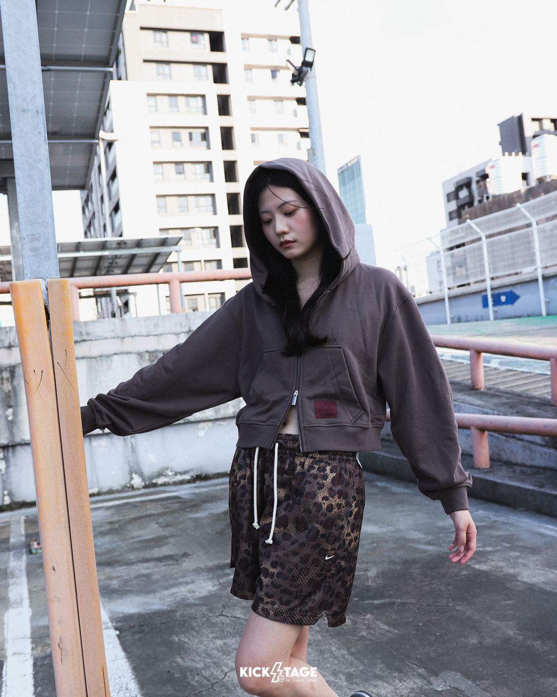 女款 NIKE AS W J BRK ESS+ FLC MD CRP FZ 棕色 短版 寬鬆 雙拉鍊 立體LOGO 連帽 外套【IZ5785-004】NKTF