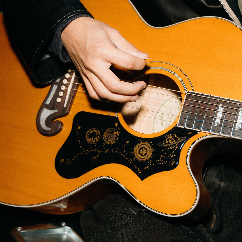 Epiphone LSY-200 Studio EC pickguard artwork close-up