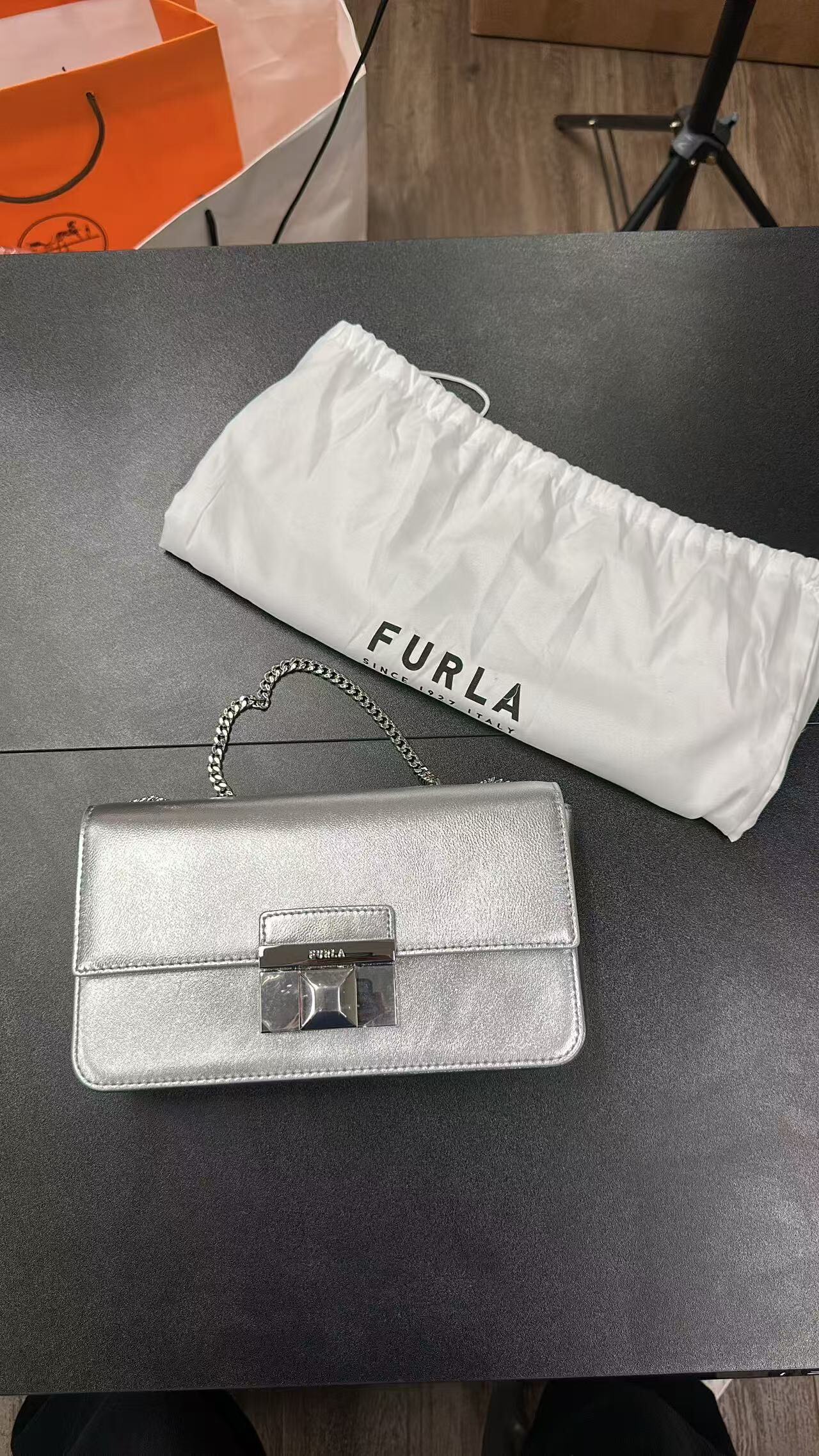 【直播】Furla LX1022212 鏈條斜孭袋 (銀色)