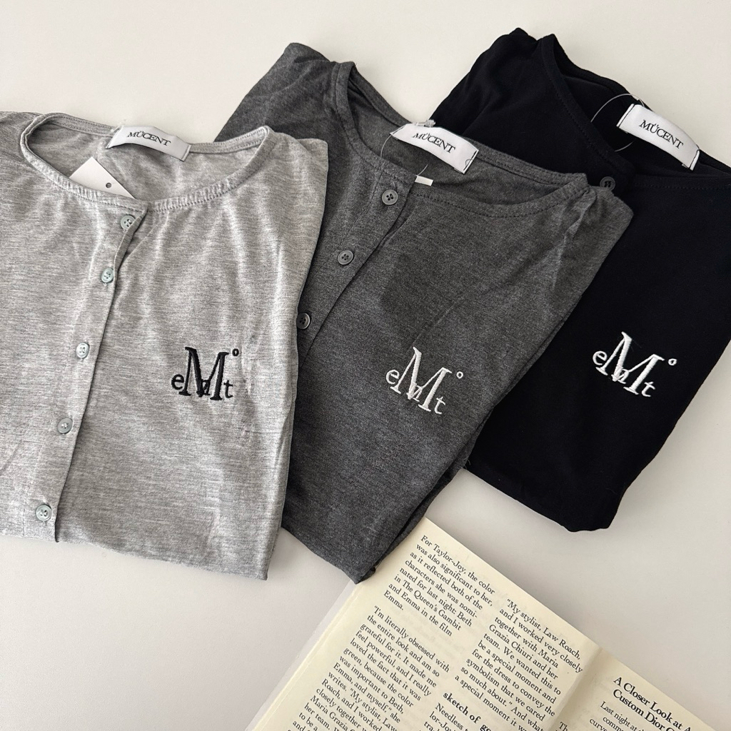 （現貨）MUCENT ANZ SLIM FIT 翻領左胸logo針織外套 P0000BFX