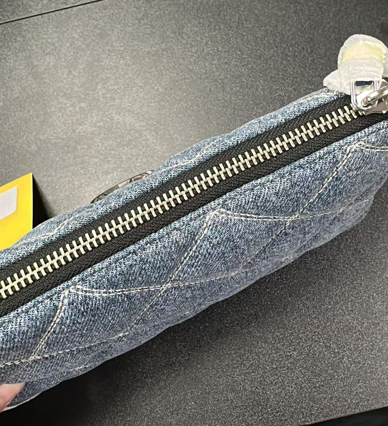【直播】Marc Jacobs LX1022240 牛仔斜孭袋 (藍色)