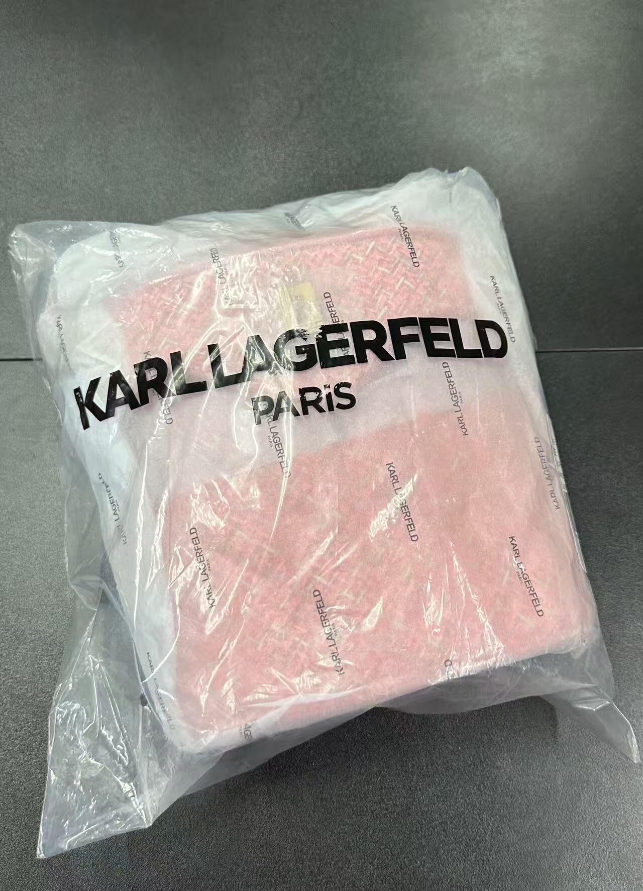 【直播】Karl Lagerfeld Paris LX1022252 水桶包 (粉紅色)