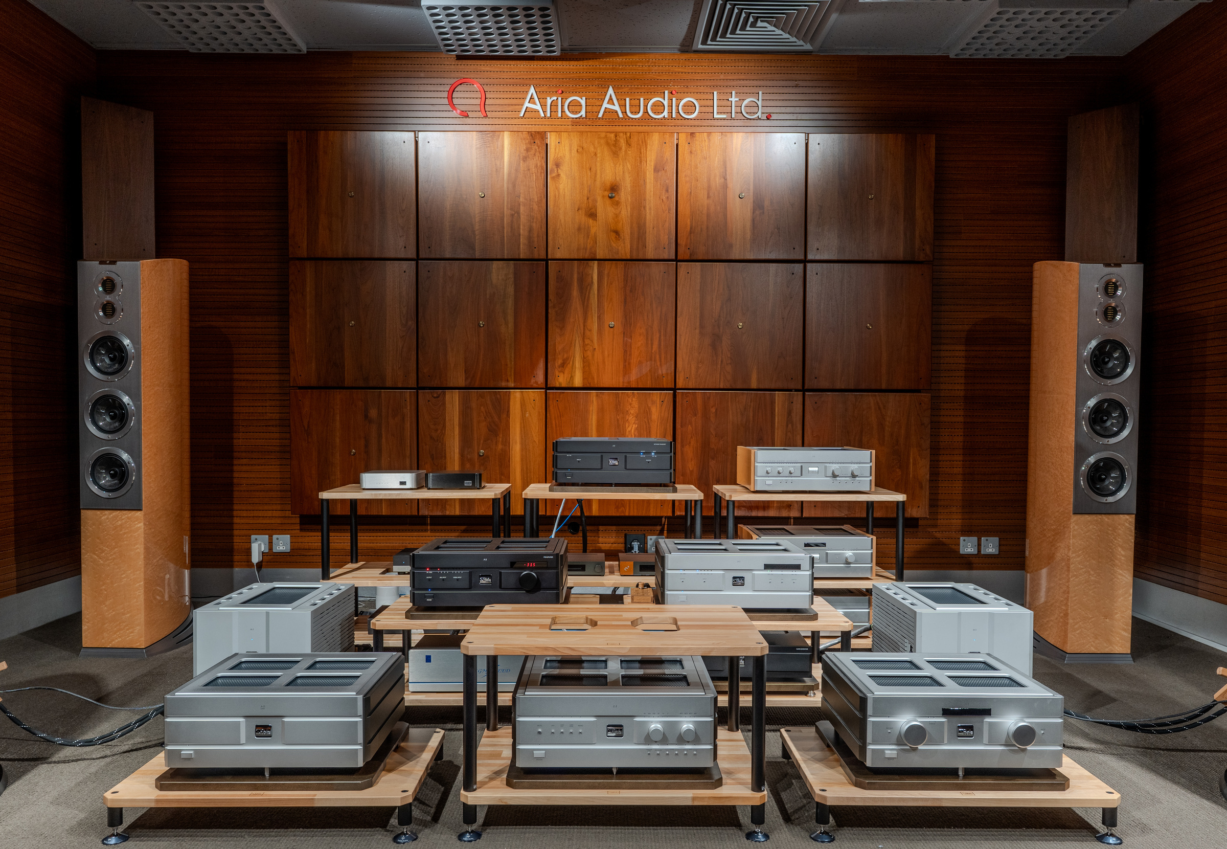 Audiovector R Arreté 落地揚聲器與 SOULNOTE 旗艦前級、後級及音源器材