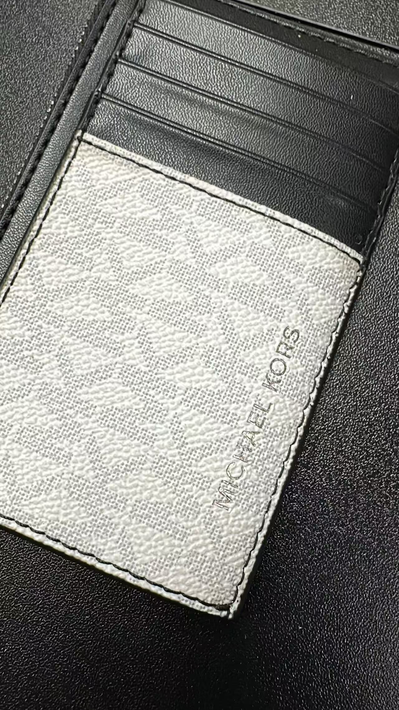 【直播】Michael Kors LX1022259 拉鏈卡套 (白色)