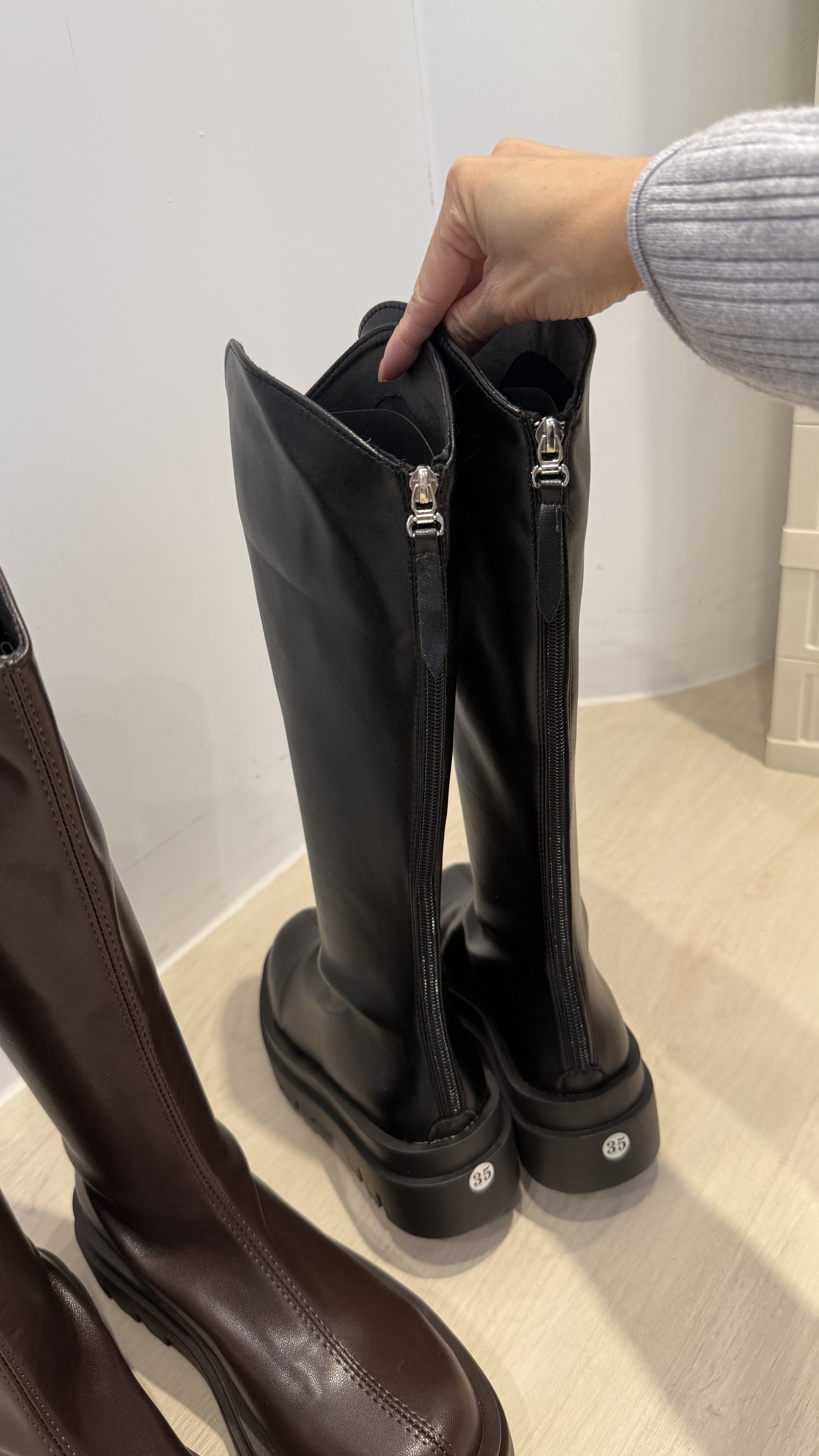 絕對必買的小V口瘦瘦瘦平底長筒靴 (size:35-41) _N1501