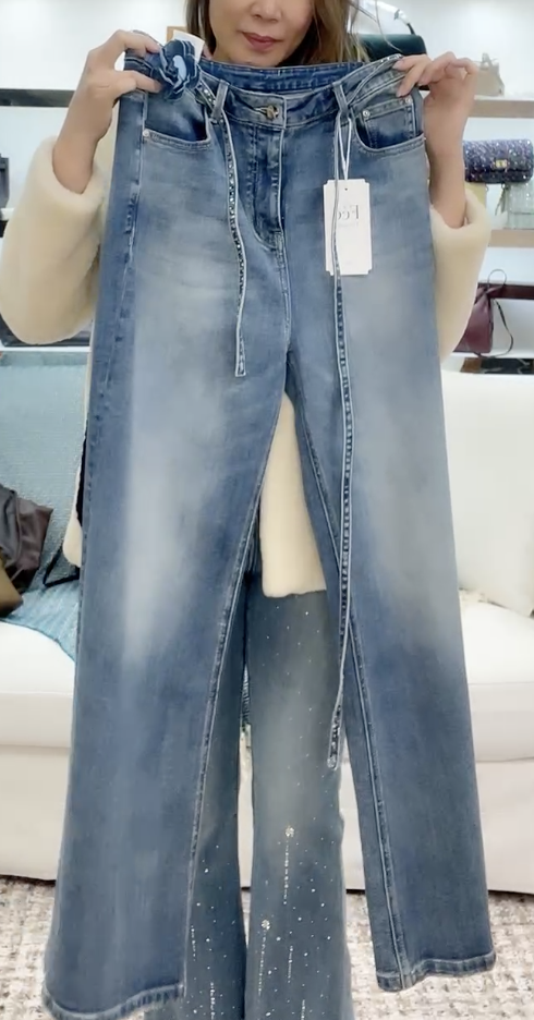 261022-Y30 閃鑽花花腰帶微喇叭藍色牛仔褲（孤品不設退換）