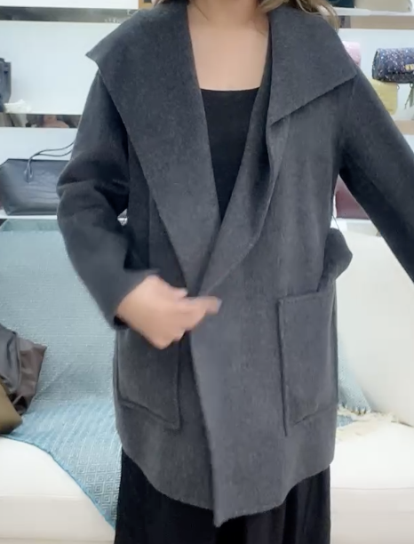 261022-Y36 灰色大領有腰帶長袖外套（孤品不設退換）