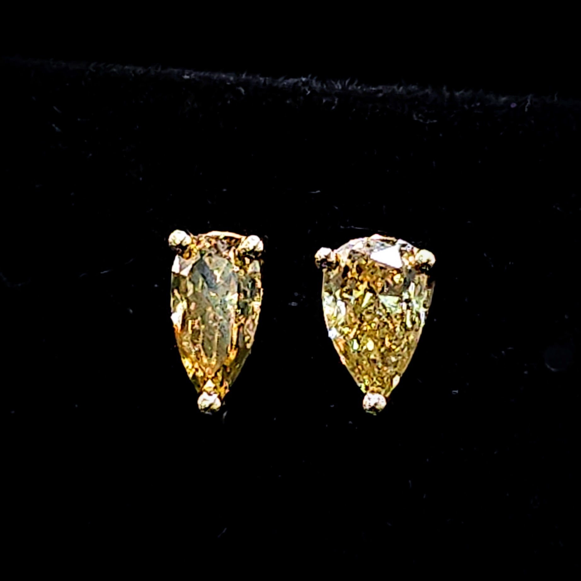 18K Gold 1.01ct Fancy Green Yellow Pear Shaped Diamond Earrings