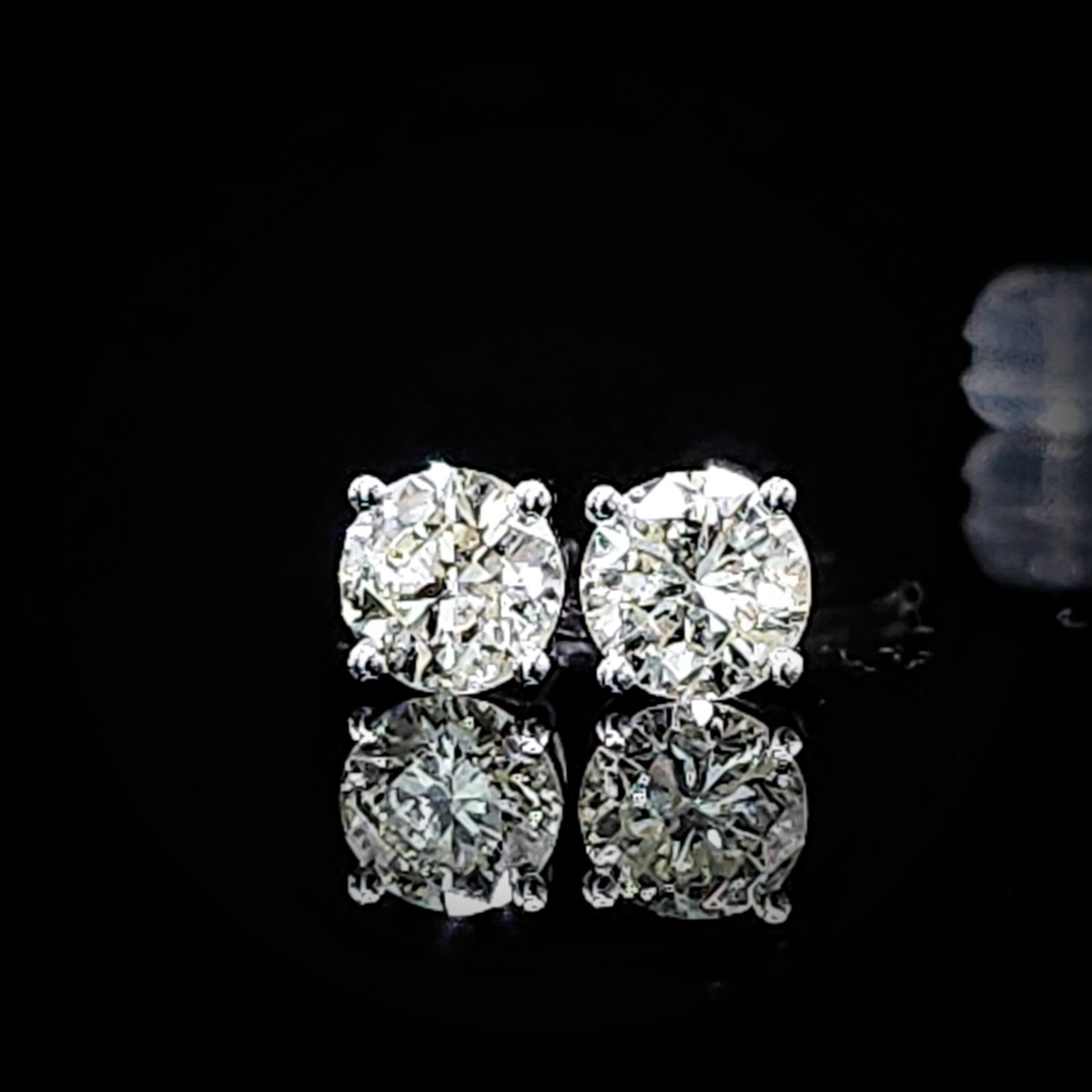 18K White Gold 1.08ct Diamond Solitaire Earrings