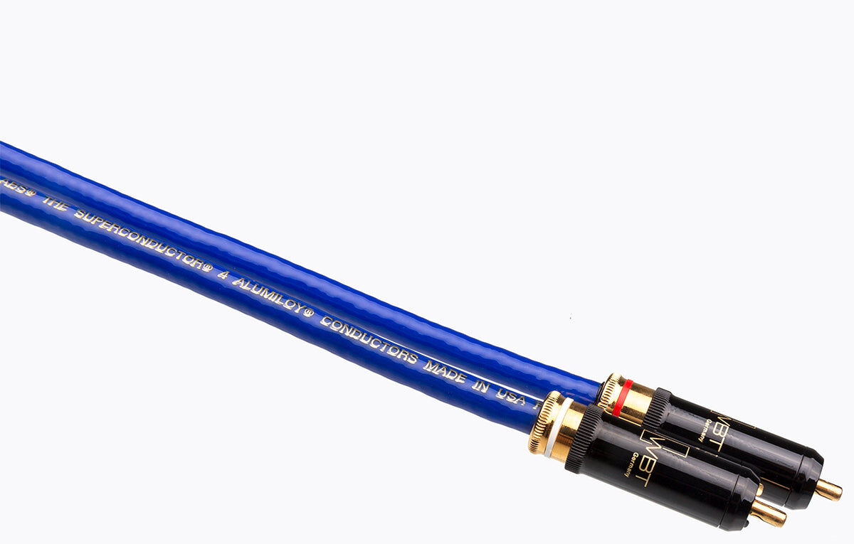 JPS Labs Superconductor 4 RCA 模擬訊號線原廠照片，展示鈷藍色線身及 WBT RCA 插頭