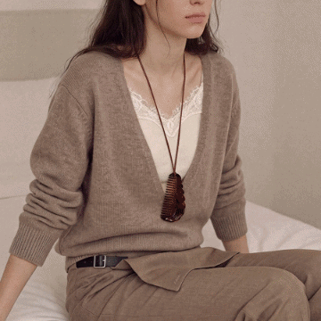 \官網同價/ 飛韓國~$900!!😱✨ Folnua｜PLONGER DEEP V NECK KNIT [5 colors]