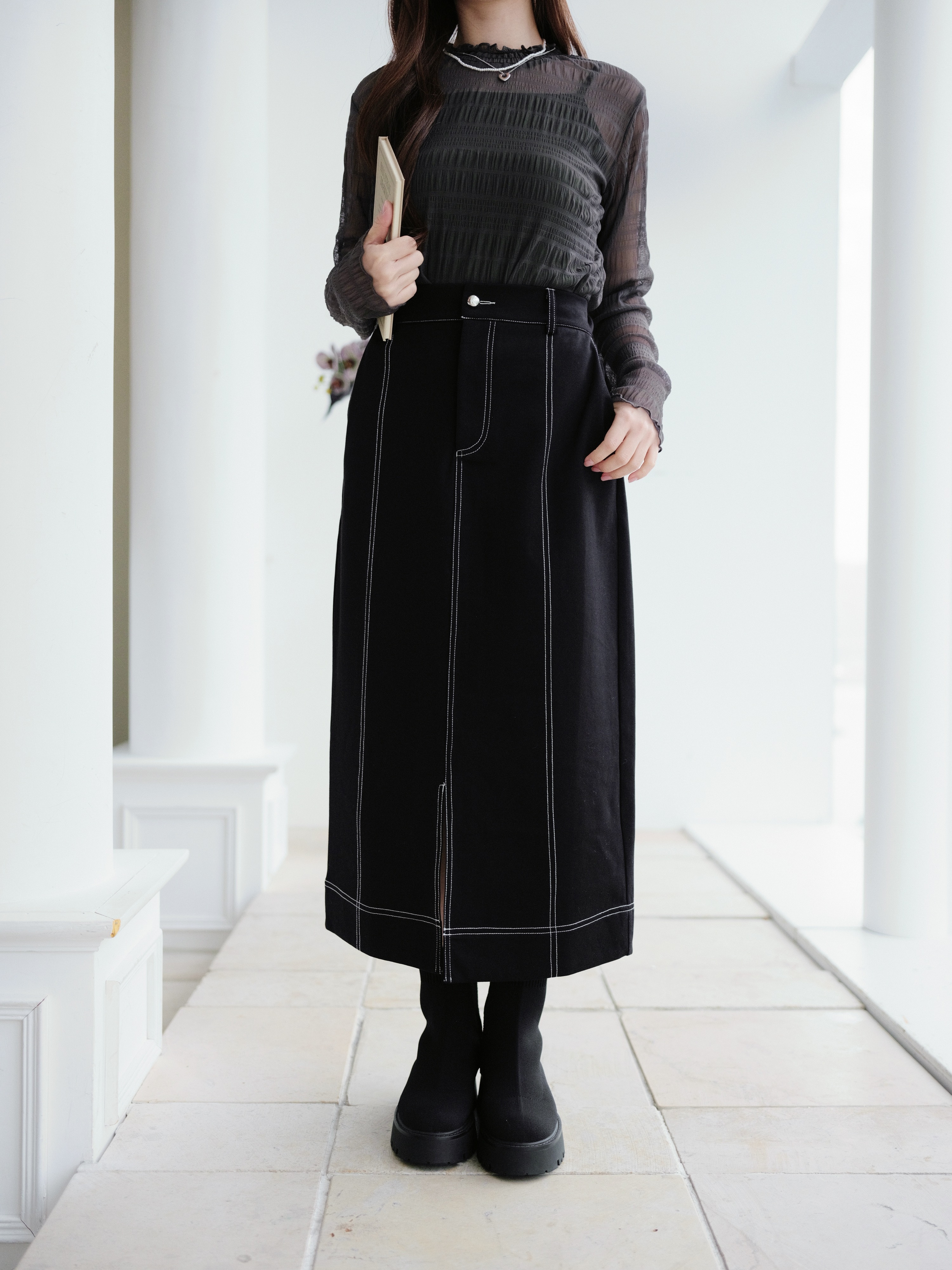 三色 / 銀扣明線前開叉半身長裙 / Silver Hardware Contrast Stitch Front-Slit Skirt