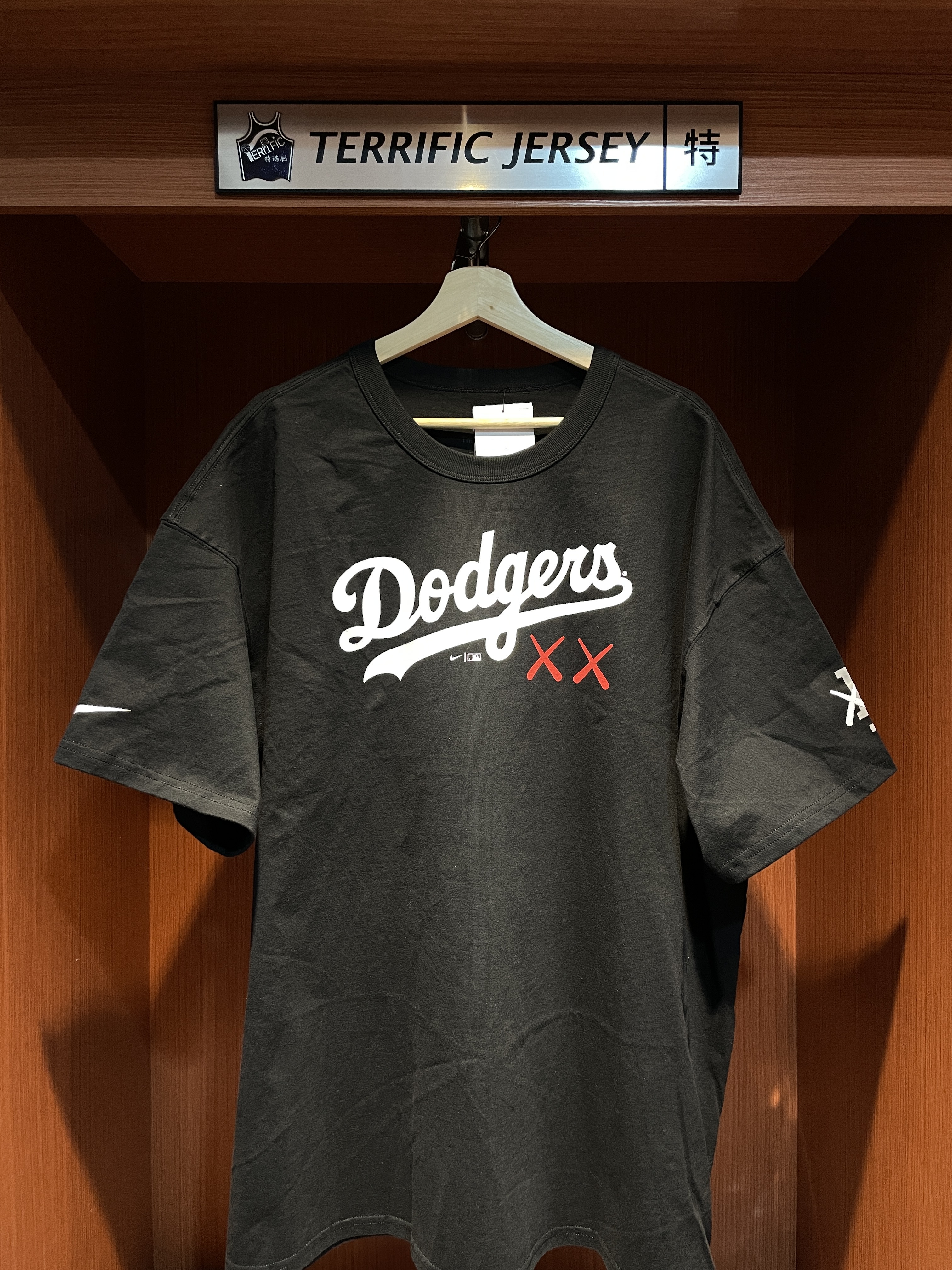 MLB短袖 KAWS X Los Angeles Dodgers Shohei Ohtani 洛杉磯道奇 大谷翔平 聯名款 黑 Nike Player Name Tee 棉質 全新