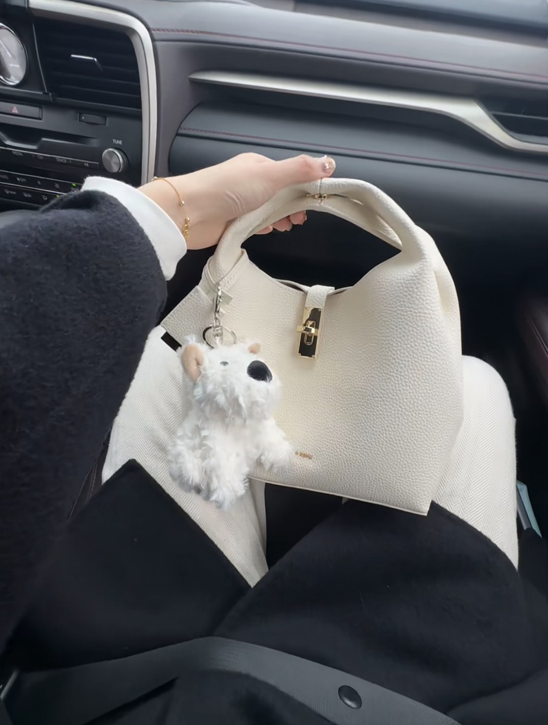 <超美菜籃子✨> Charles & Keith 小CK 飯盒包 水桶包  附拉鍊收納包