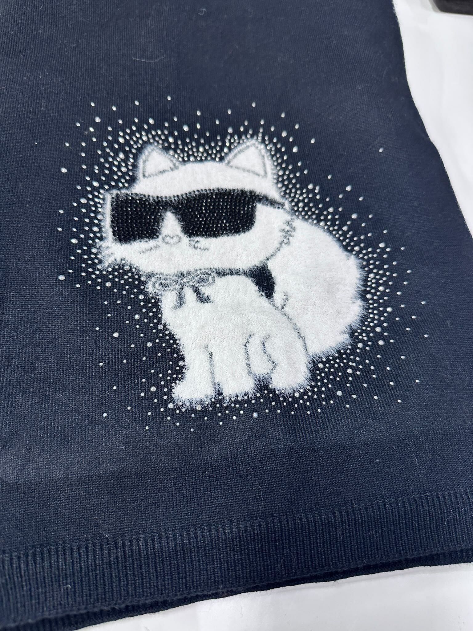 WX11 KL 黑白色貓貓頸巾  Cozy Choupette Blanket Scarf