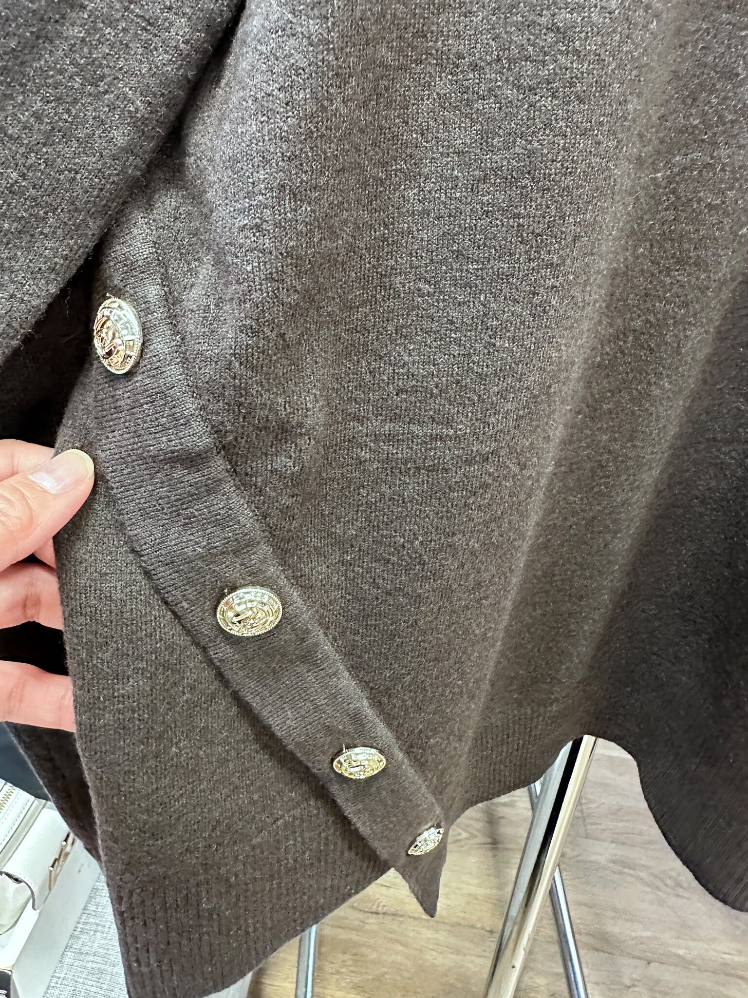 WX29 KL 啡色針織衫 不規則衫腳 Button Detail Sweater