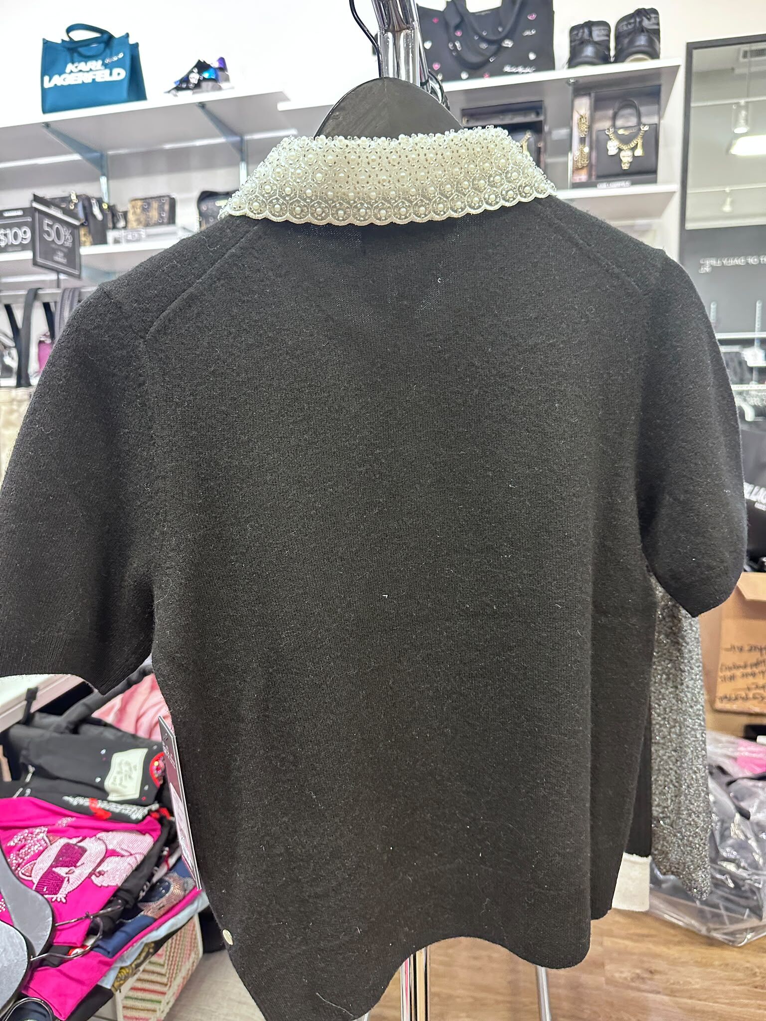 WX37 KL 白色珍珠Polo領 黑色短袖針織衫 Short Sleeve Embelleshed Collared Top