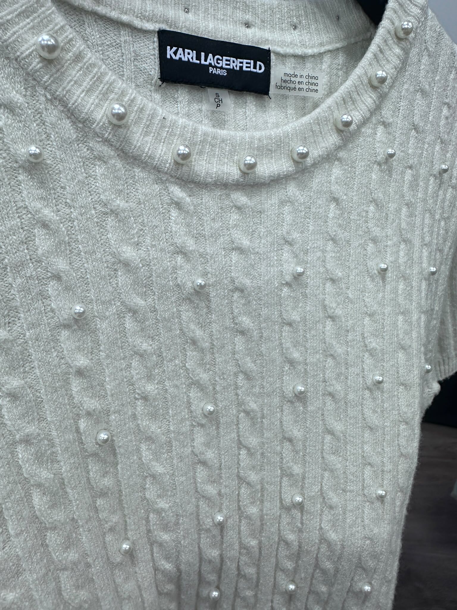 WX38 KL 米白色短袖針織衫配白色珍珠 Short Sleeve Top With Embossed Pearls