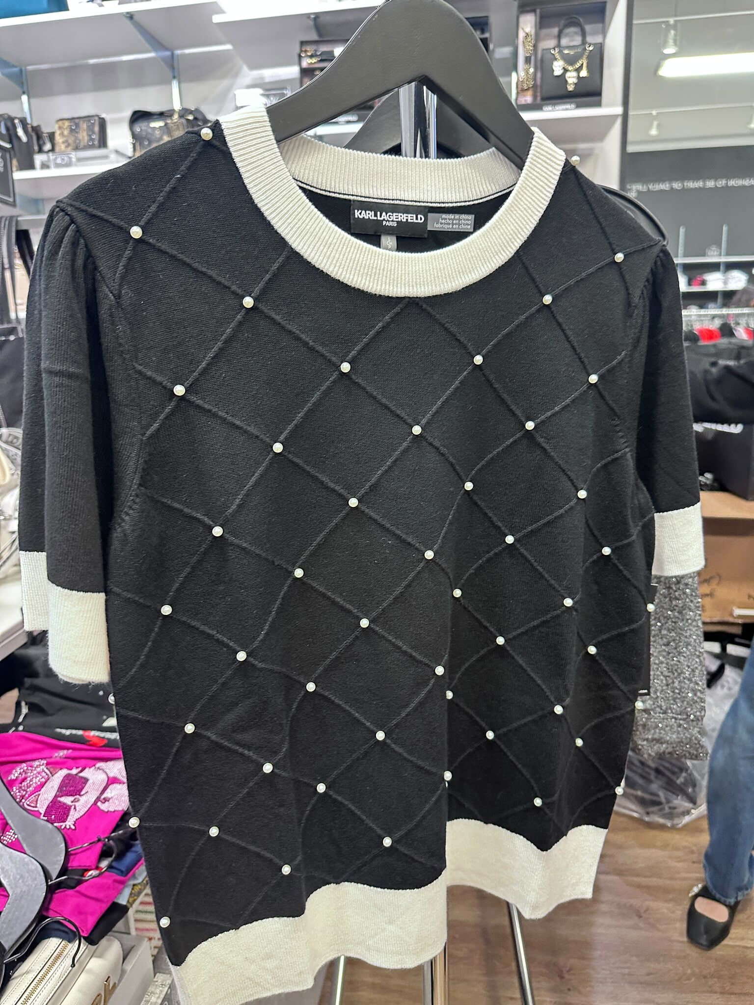 WX39 KL 黑色短袖針織衫配間線白色珍珠  Short-Sleeve Sweater