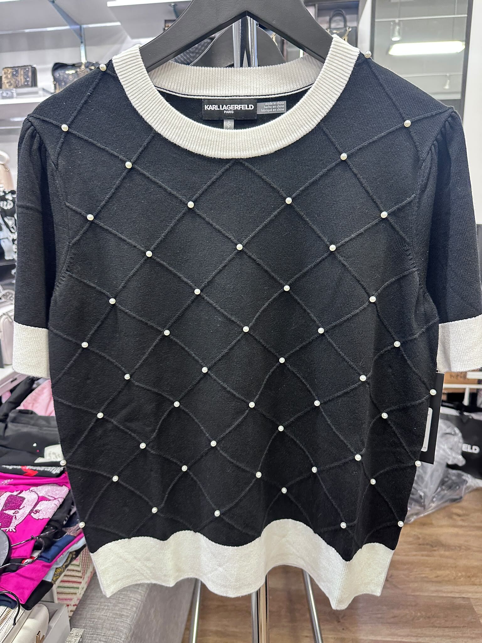 WX39 KL 黑色短袖針織衫配間線白色珍珠  Short-Sleeve Sweater