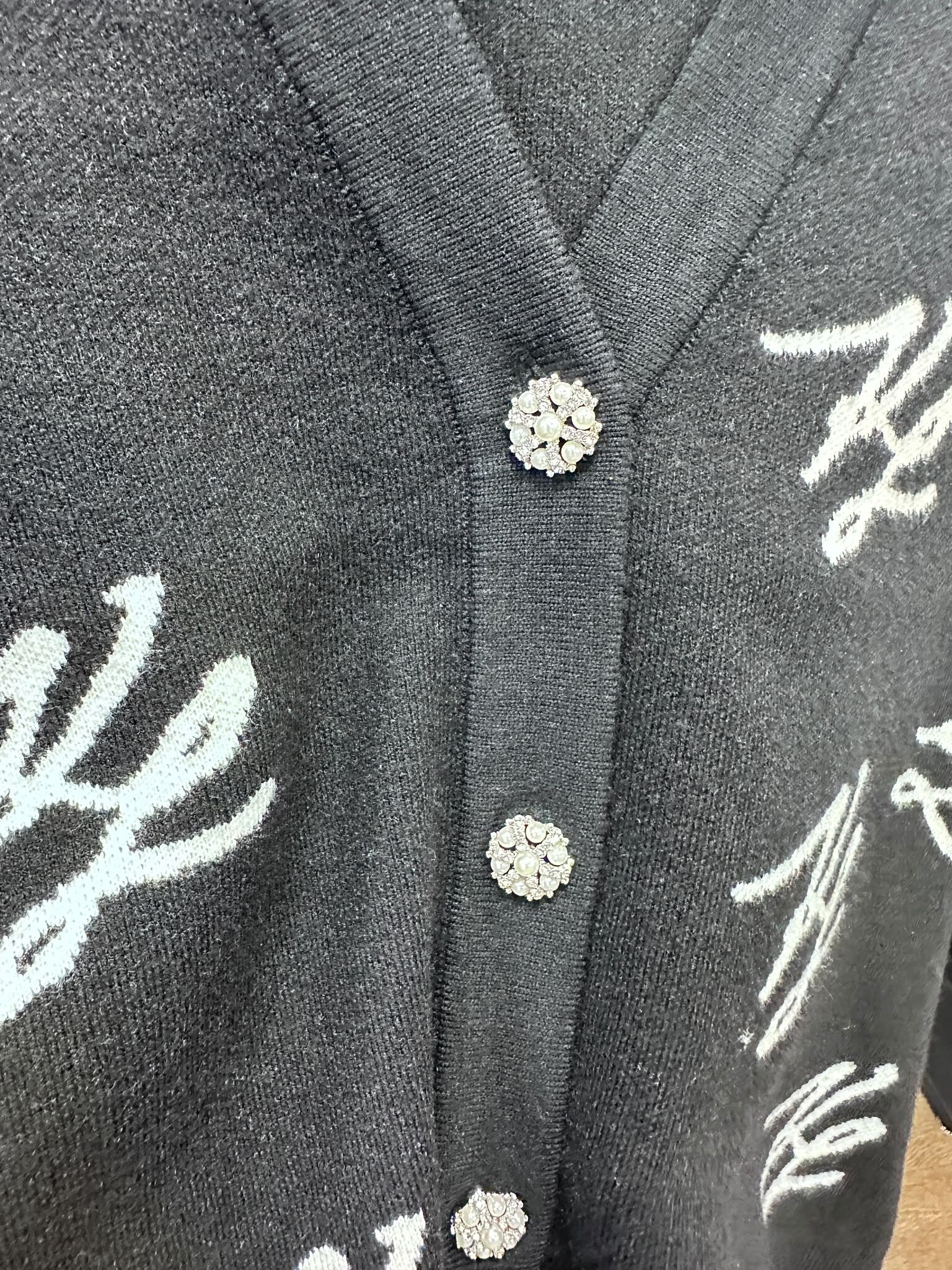 WX41 KL 白色logo 黑色開胸針織外套 Scripted Logo Print Cardigan