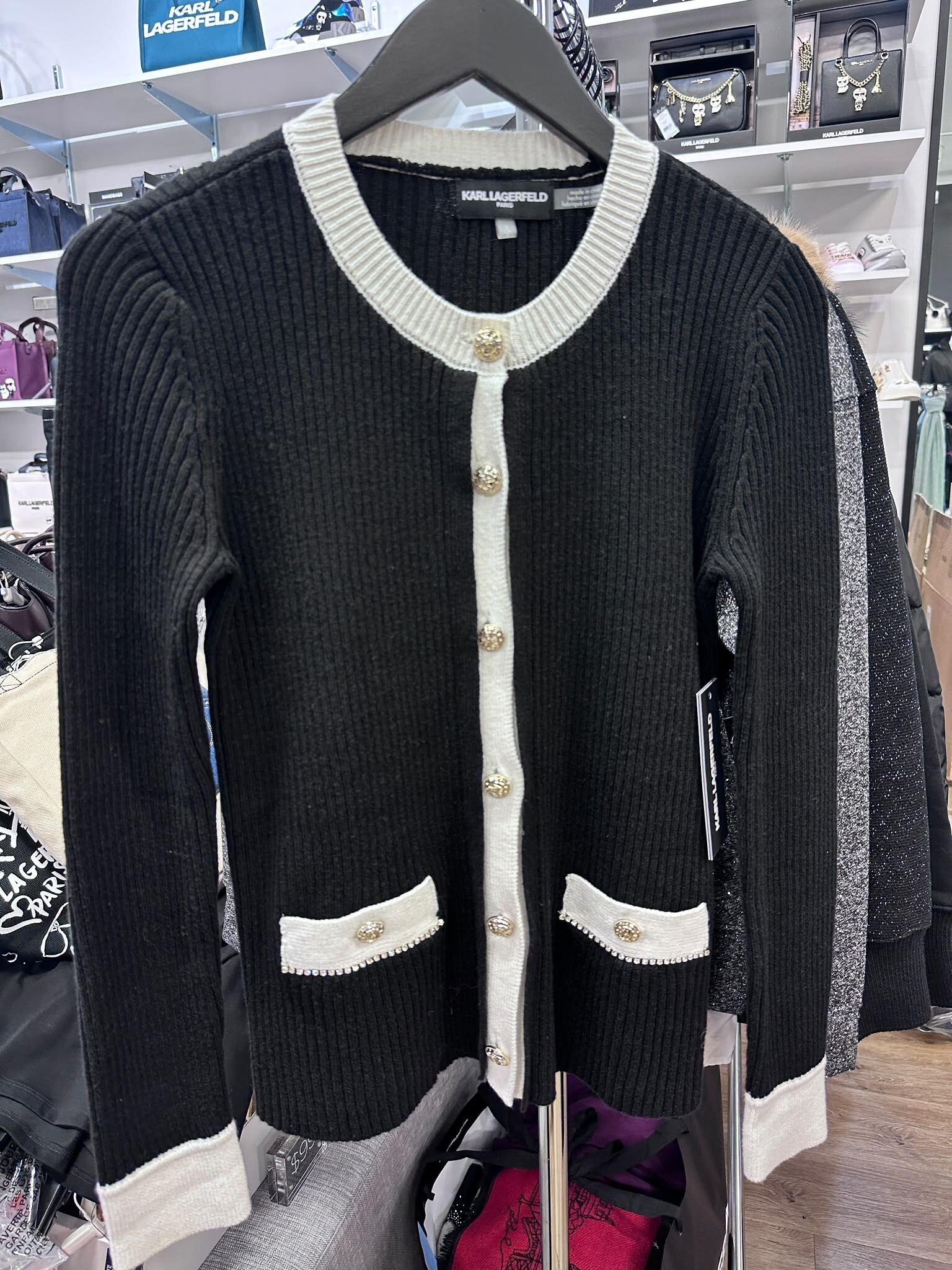 WX47 KL 黑色扣鈕針織外套Cardigan