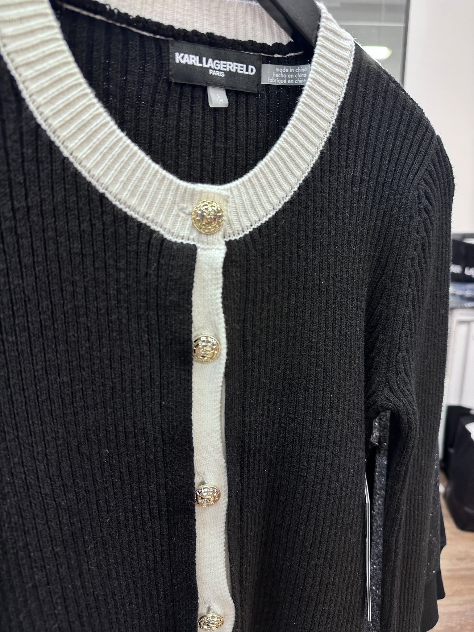 WX47 KL 黑色扣鈕針織外套Cardigan