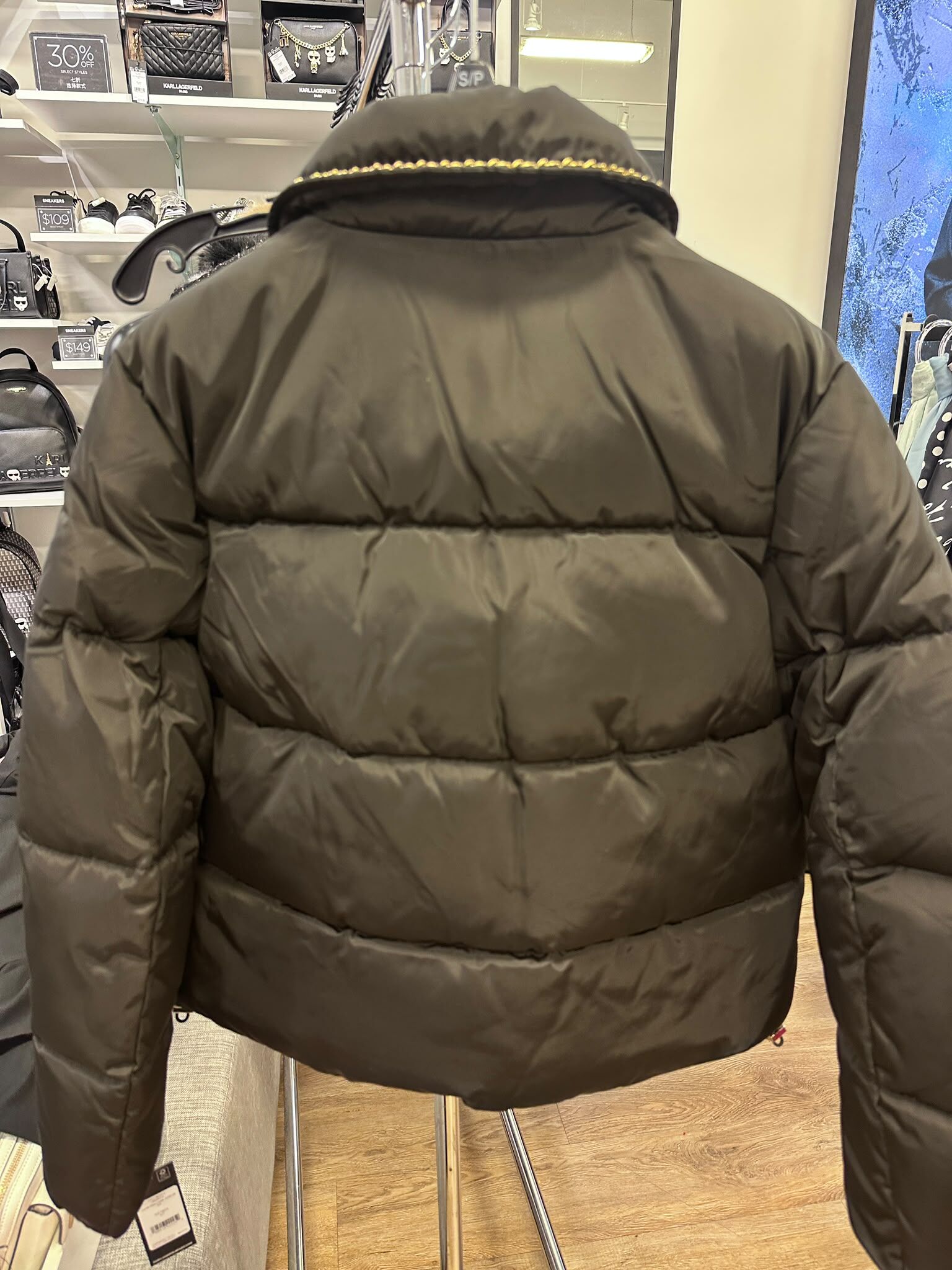 WX54 KL 黑色夾棉外套 配金色鏈邊 Cropped Chain Trim Puffer